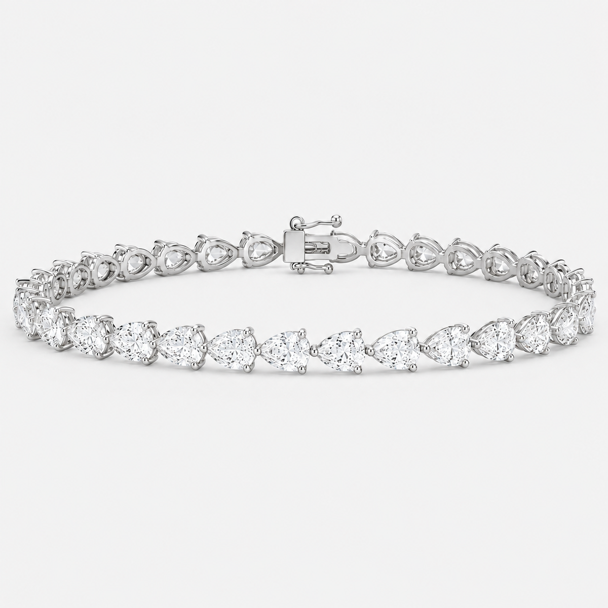D-E/VS Lab-Grown Pear Diamond Claw Set Tennis Bracelet in Gold & Platinum (8–30ct)