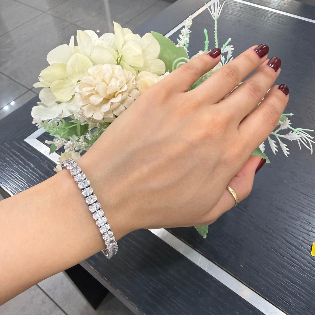 Vertical Oval Diamond Vertical Tennis Bracelet in Gold & Platinum (8Ct-30Ct)