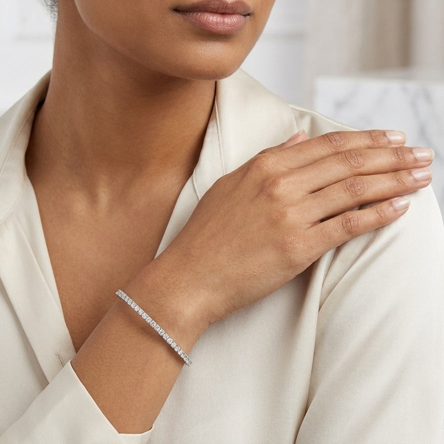 1.75ct Round Diamond Tennis Bangle - 18k Gold (Angle View 5)