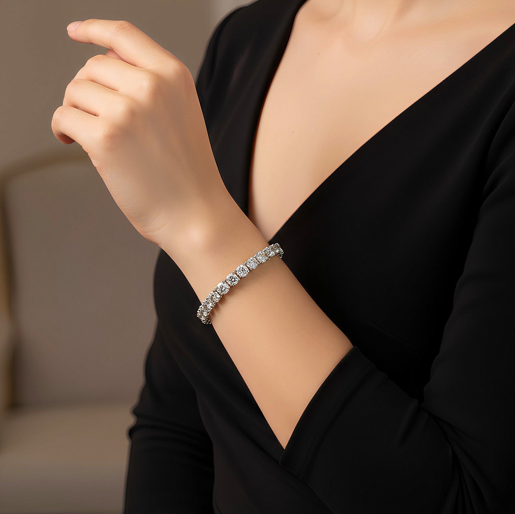 D/VVS 12.00 ct Lab Diamond Claw Set Tennis Bracelet in 9k Gold 7in