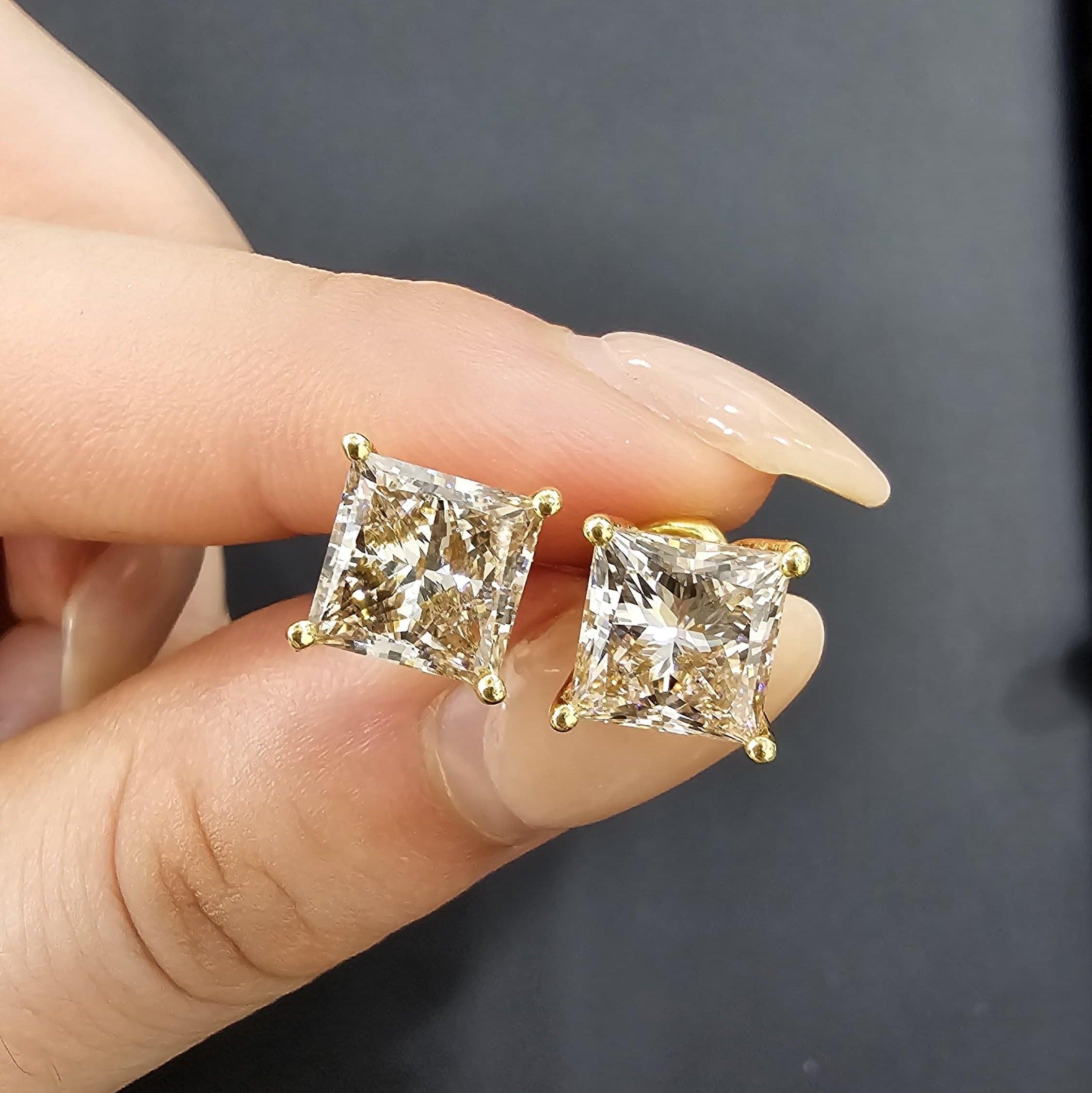 yellow gold stud earring