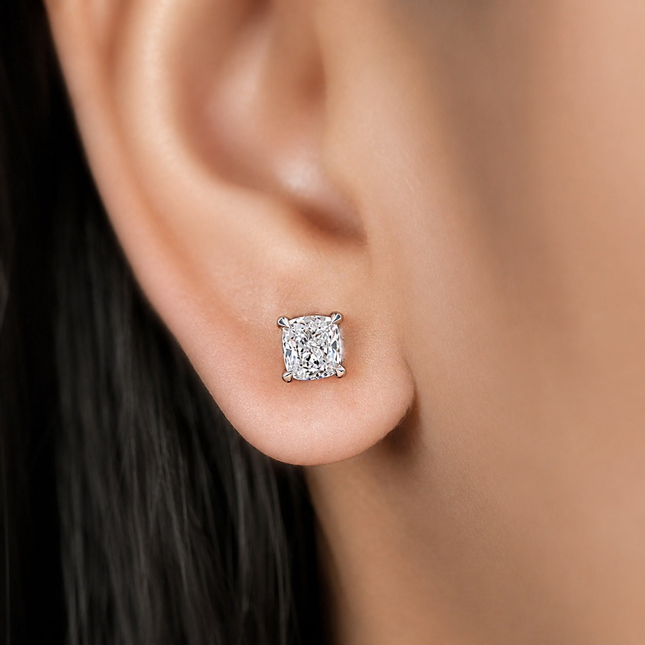 IGI Certified D-E/VS 2.00Ct Cushion Lab Diamond Stud Earrings In Platinum