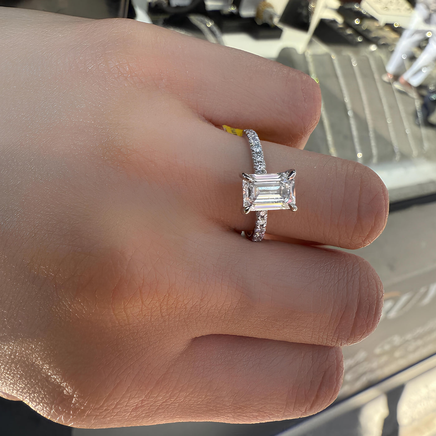 IGI Certified 2.00Ct F/VS Emerald With Side Round Diamond Engagement Ring In Platinum (950)
