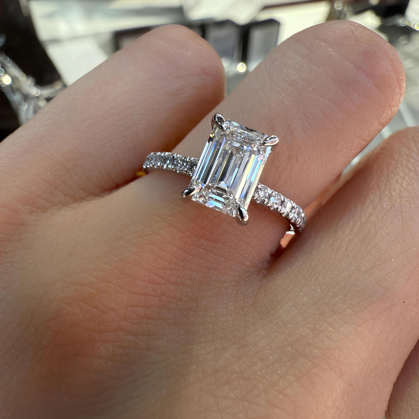IGI Certified 2.00Ct F/VS Emerald With Side Round Diamond Engagement Ring In Platinum (950)