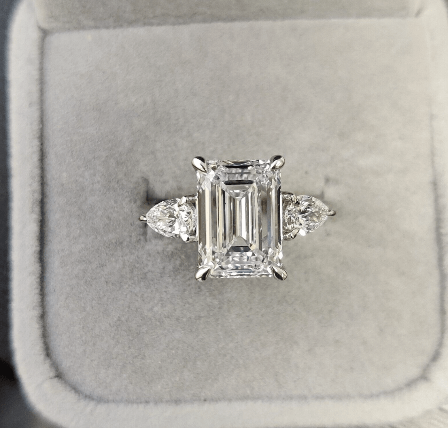 Special Offer ! F/VS 4.50Ct - 5.50 Ct Emerald & Side Pear Diamond Trilogy Ring Platinum