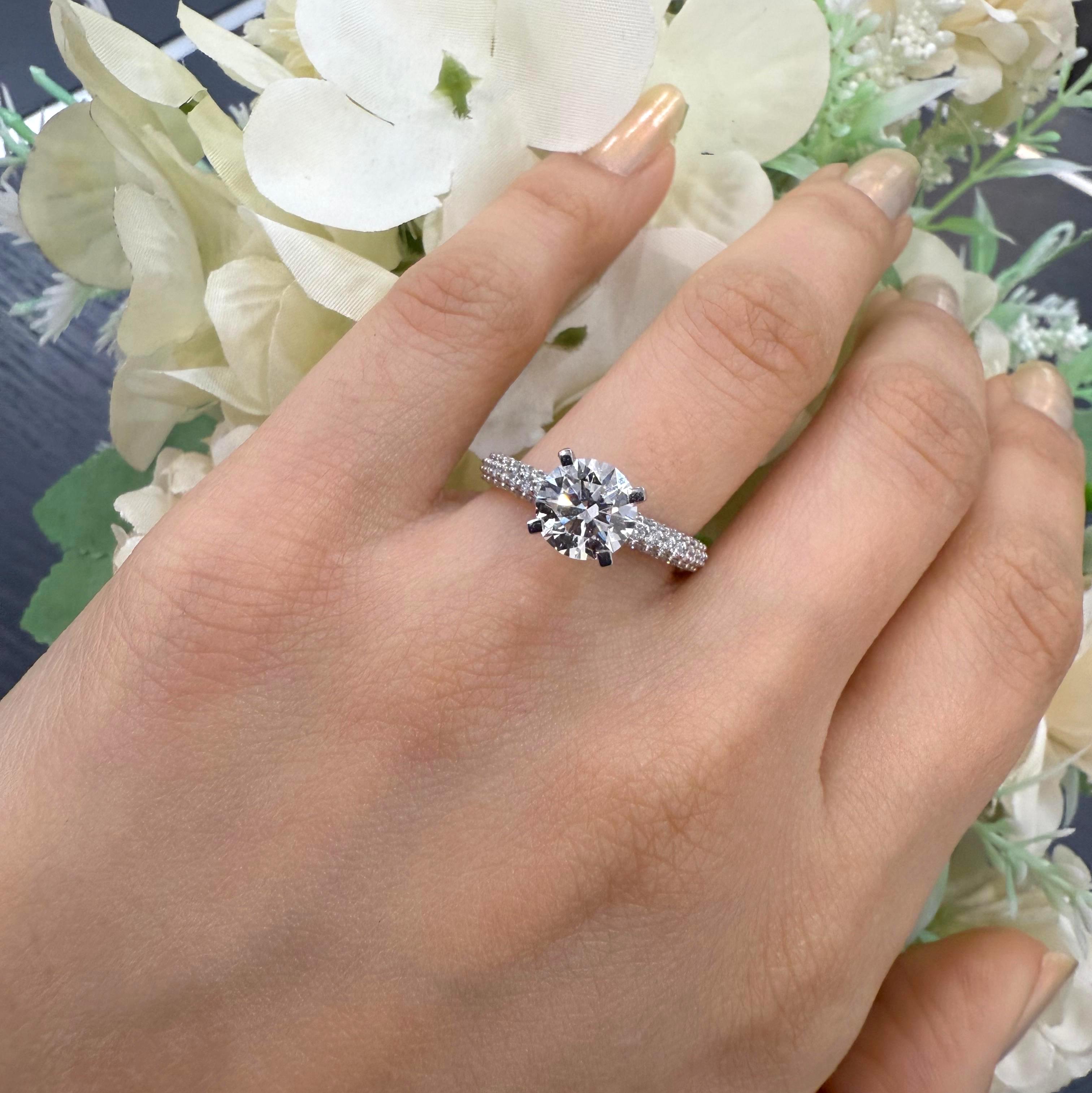 Luxury Presentation Box with IGI Certified Round Lab Diamond Ring