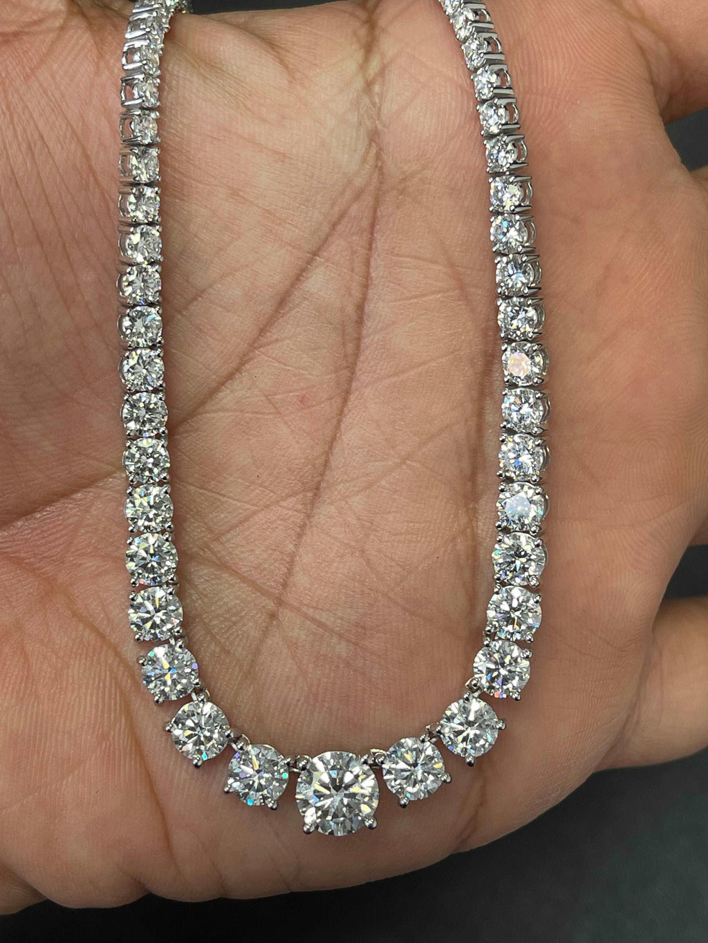 25.00 CT D/VVS ROUND DIAMOND GRADUATED TENNIS NECKLACE IN 18K WHITE GOLD - 31 GRAMS