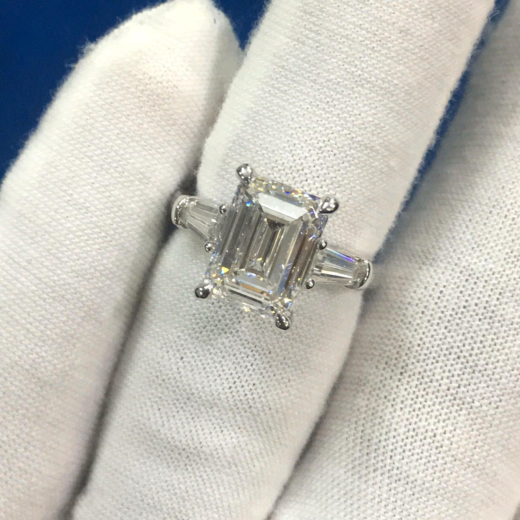 IGI Certified Emerald & Side Diamond Trilogy Ring Platinum 2.50Ct - 3.50Ct