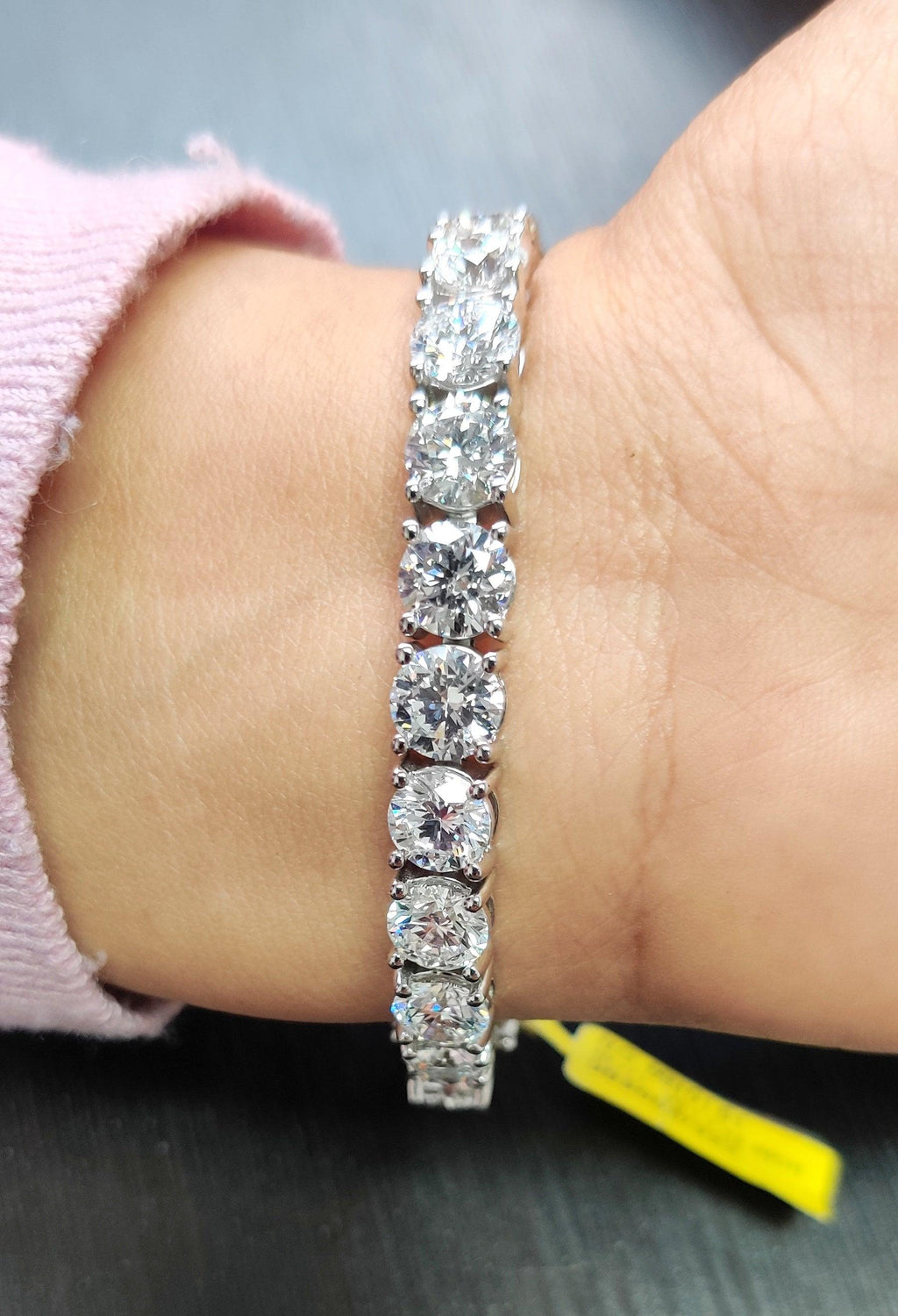 Top Most Quality D/VS 35.00ct Round Diamond Claw Set Tennis Bracelet in Platinum