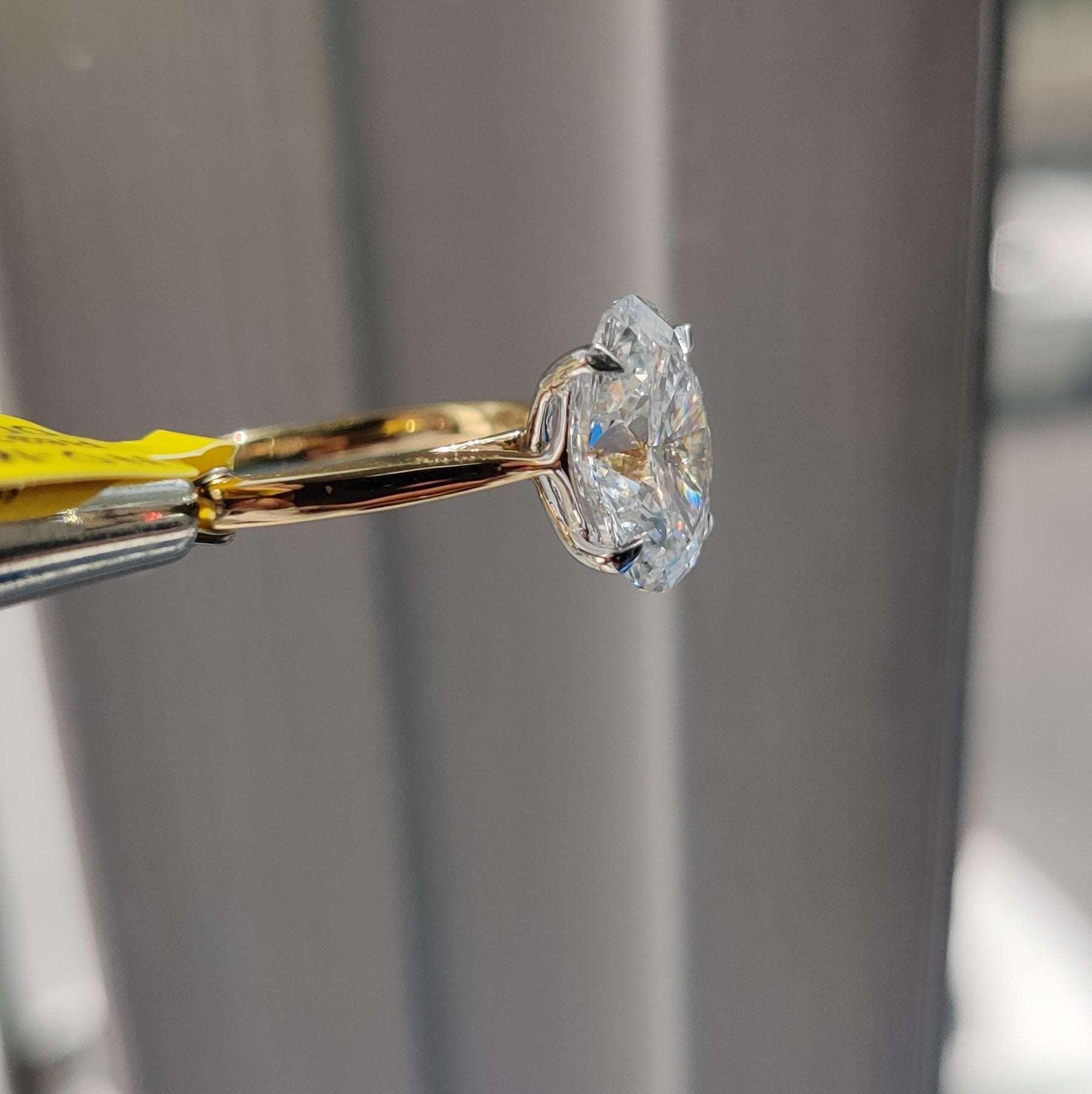 3.00Ct 6.00 CT IGI Certified Diamond Oval Cut Solitaire Engagement Ring in 18k Yellow Gold