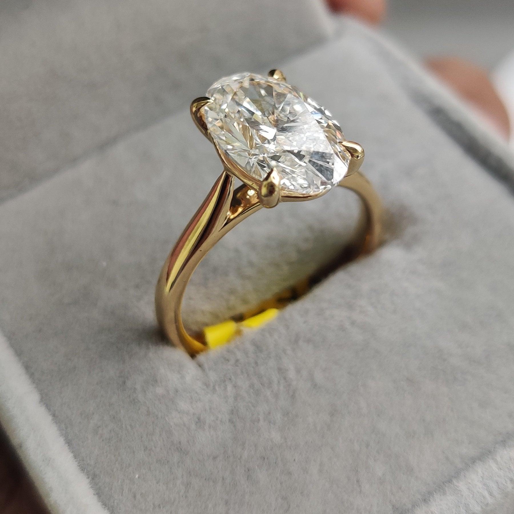 Special Offer ! F/VS 4.00 CT IGI Certified Oval Diamond Solitaire Engagement Ring in 18k Yellow Gold