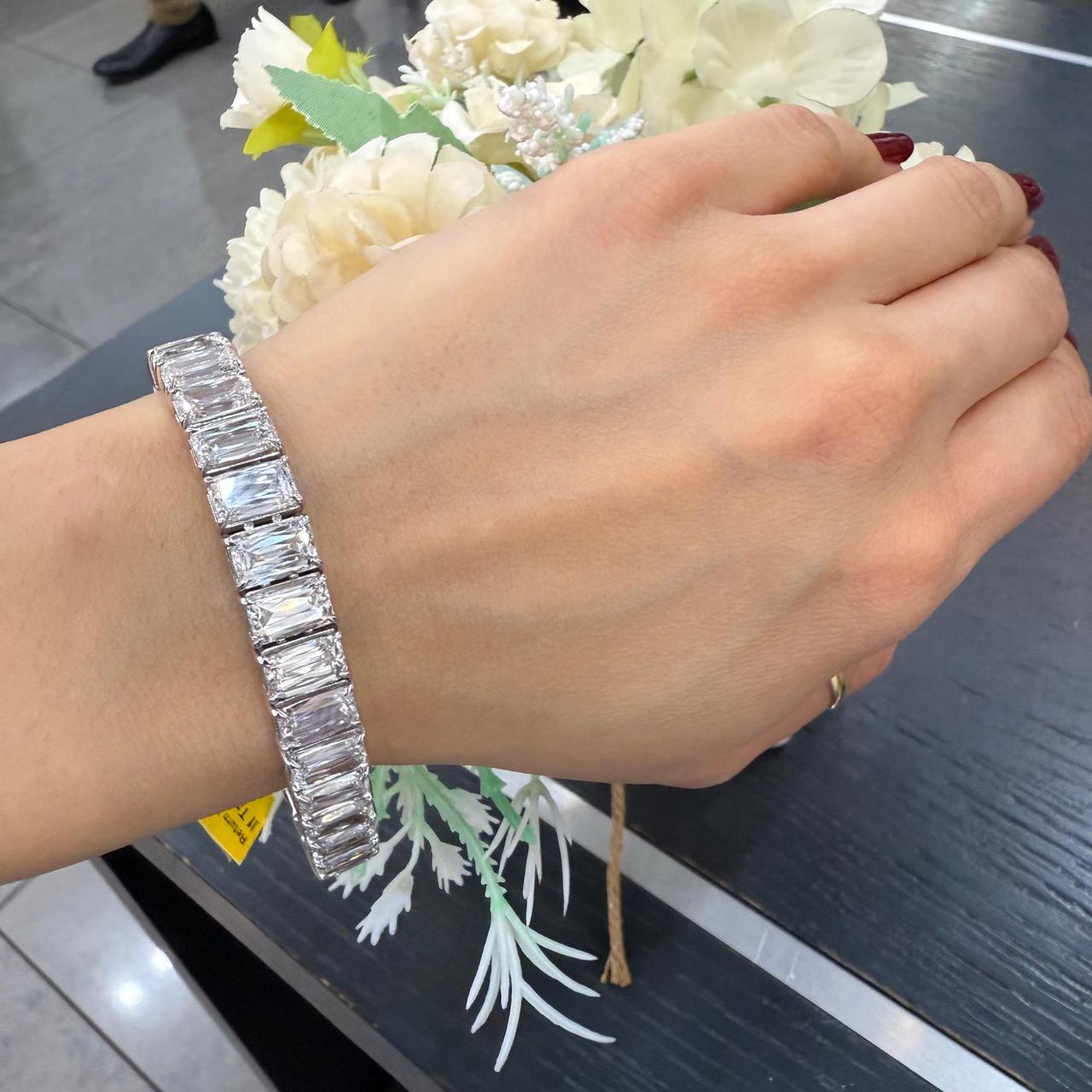 D-E/VS 48.00Ct Ashoka Cut Lab Diamond Bracelet In 9k Gold 7.50inch