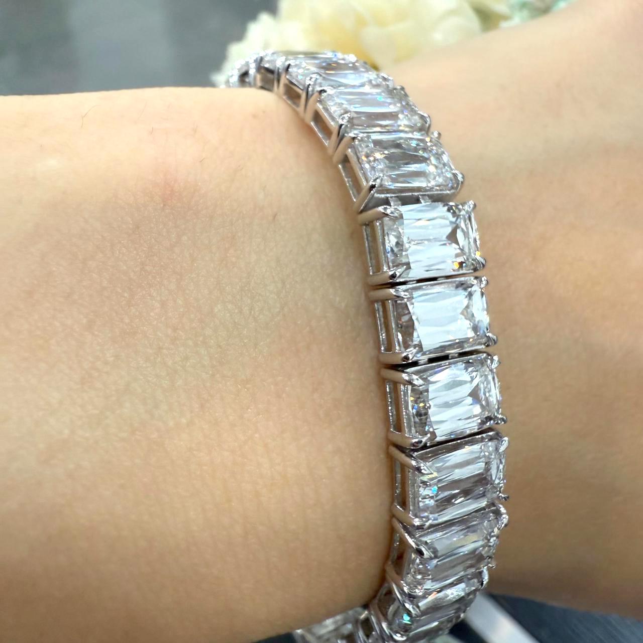 D-E/VS 48.00Ct Ashoka Cut Lab Diamond Bracelet In 9k Gold 7.50inch
