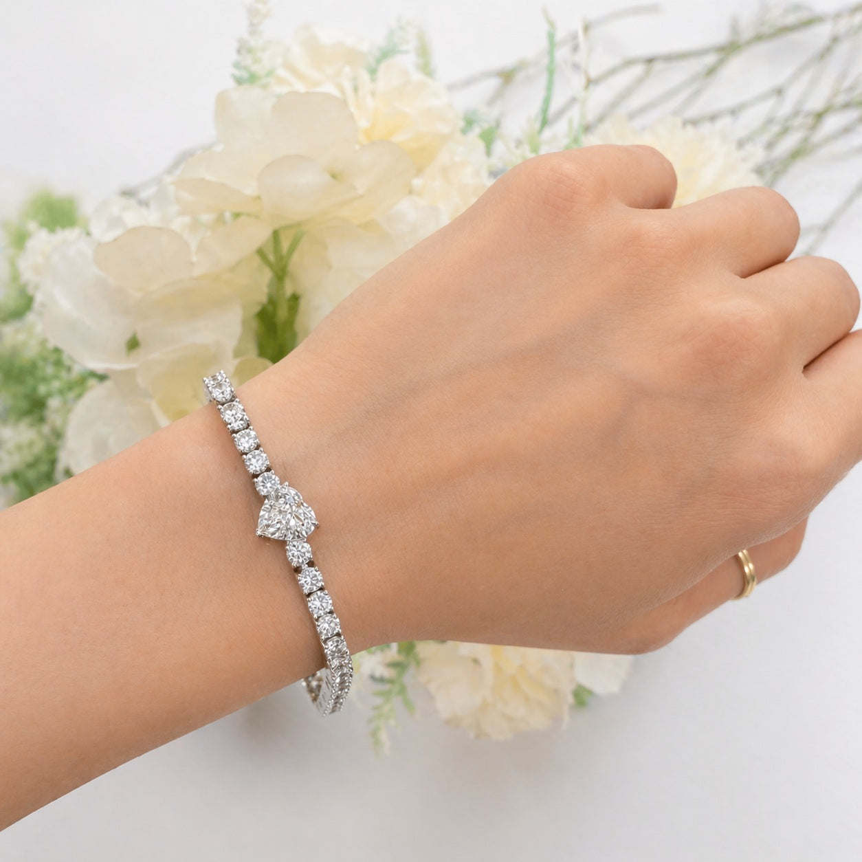 10.00Ct Heart and Round Lab Diamond Tennis Bracelet In 9k White Gold 7inch