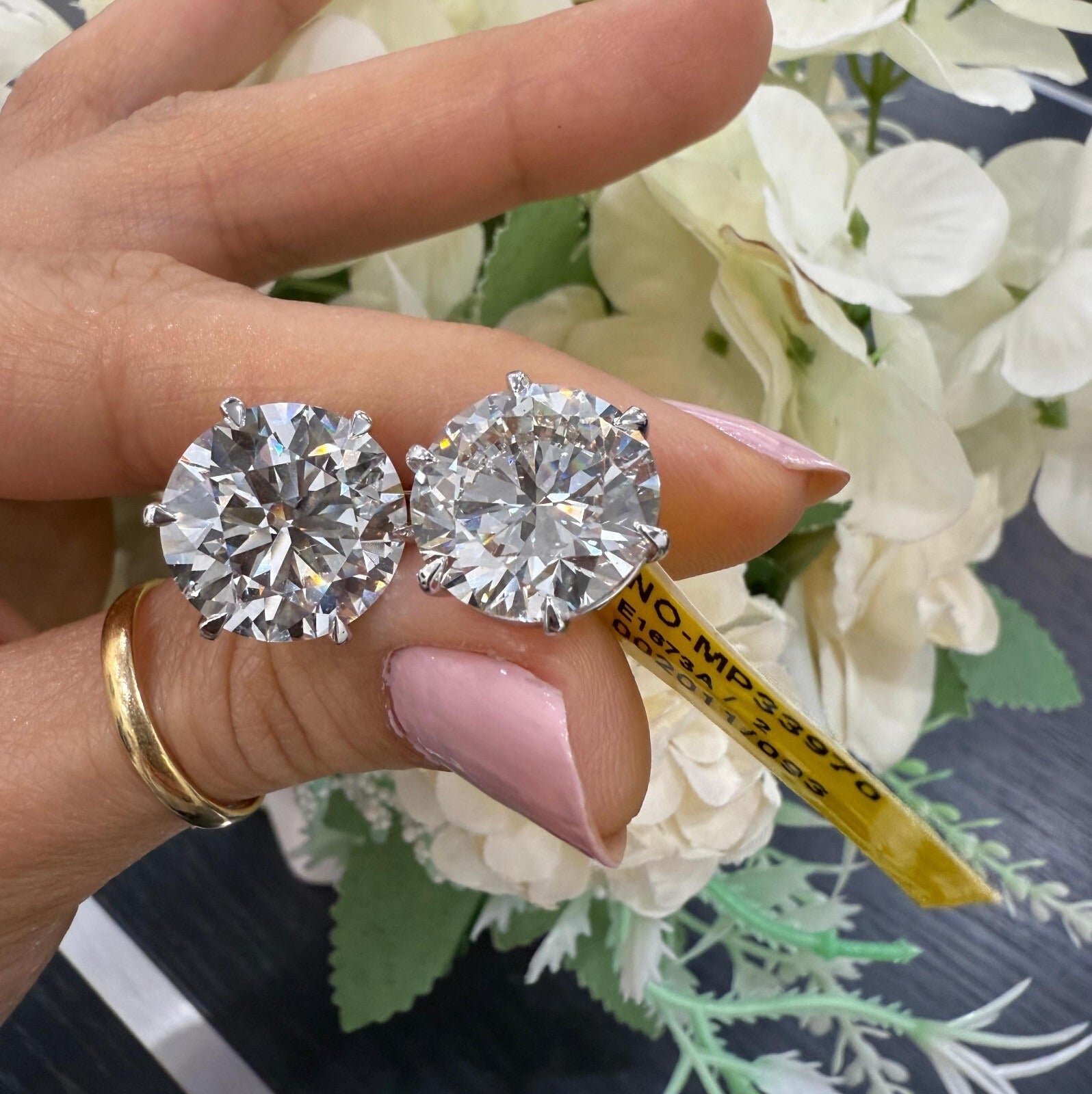 Exceptional 20.11 Ct Lab-Grown Round Diamond Studs Earring – F/VS in Platinum with Screw Backs
