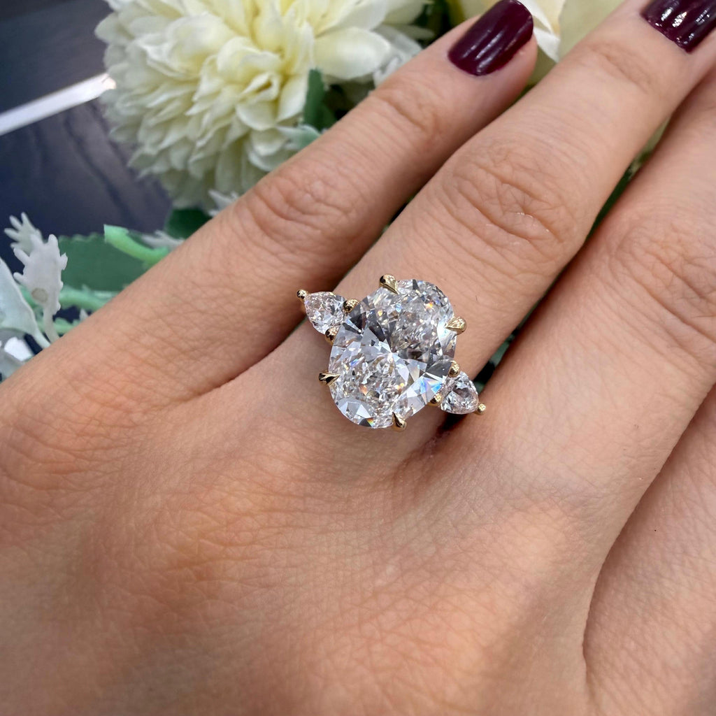 IGI 4.20ct E/VS Oval & Pear Lab Diamond Three-Stone Ring In 18k Yellow Gold