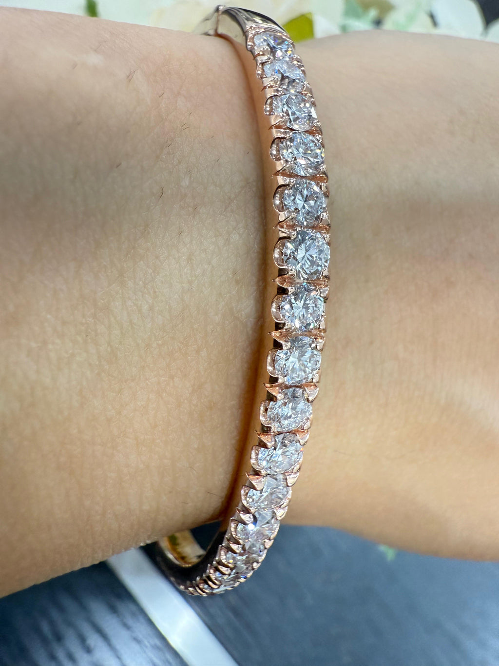 Top Quality D/VS 4.00CT Lab Grown Round Diamond Claw Set Tennis Bangle In Rose Gold