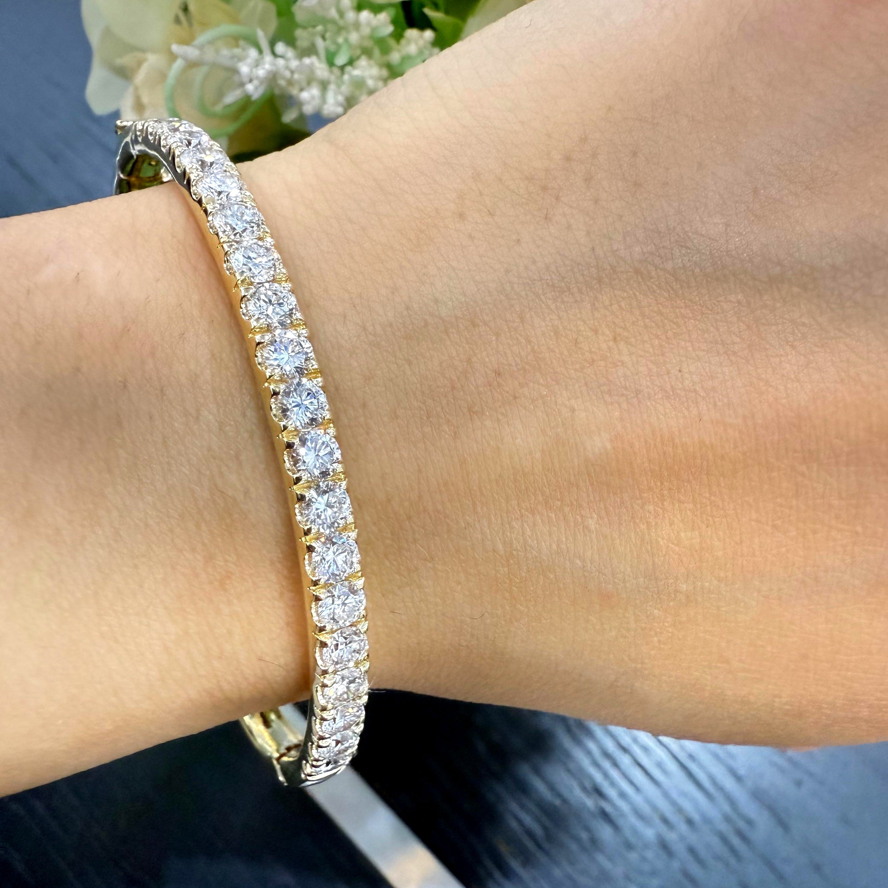 Top Quality D/VS 4.00CT Lab Grown Round Diamond Claw Set Tennis Bangle In Yellow Gold