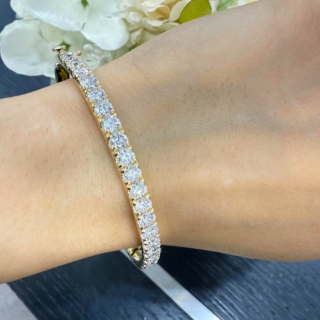 Top Quality D/VS 4.00CT Lab Grown Round Diamond Claw Set Tennis Bangle In Yellow Gold