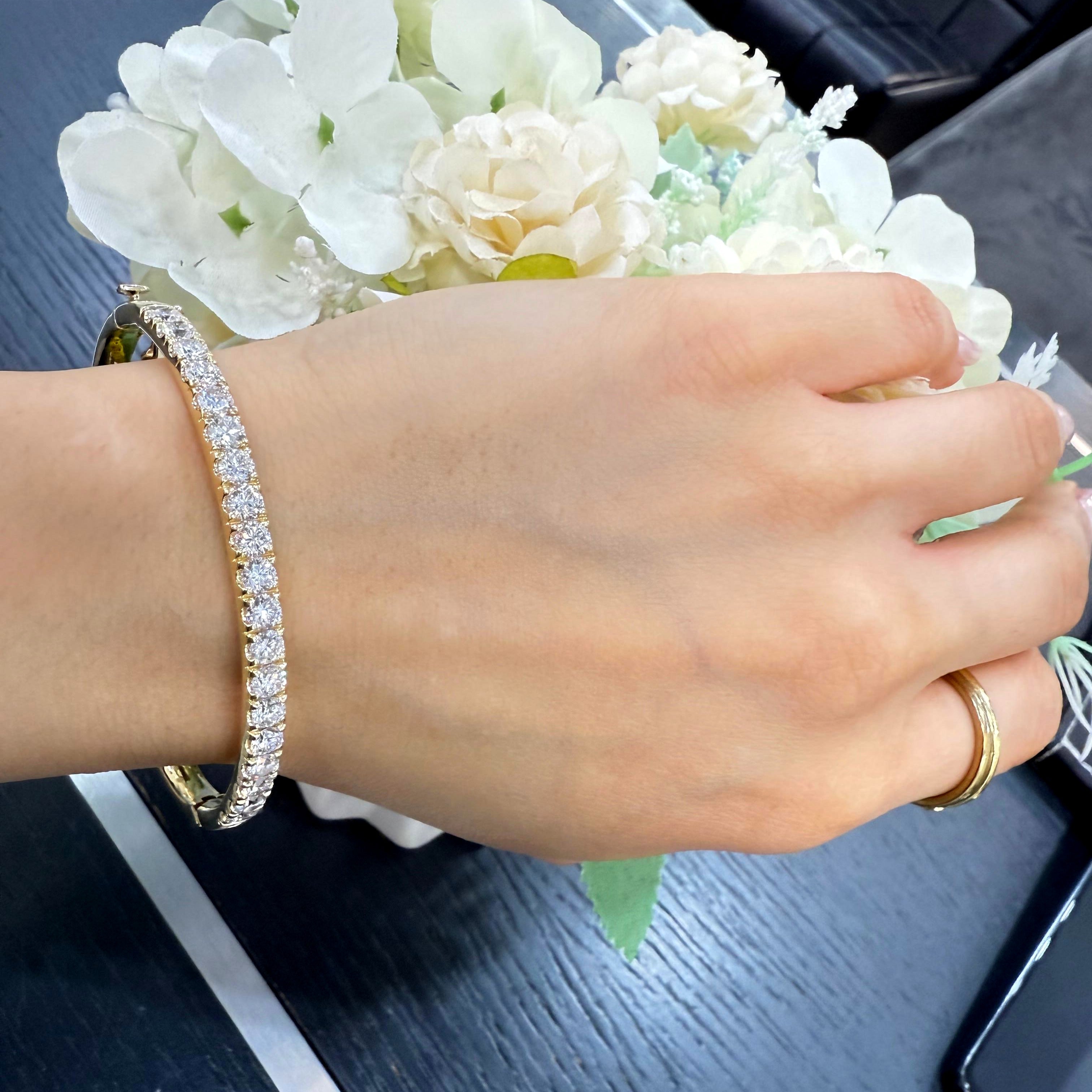 Top Quality D/VS 4.00CT Lab Grown Round Diamond Claw Set Tennis Bangle In Yellow Gold