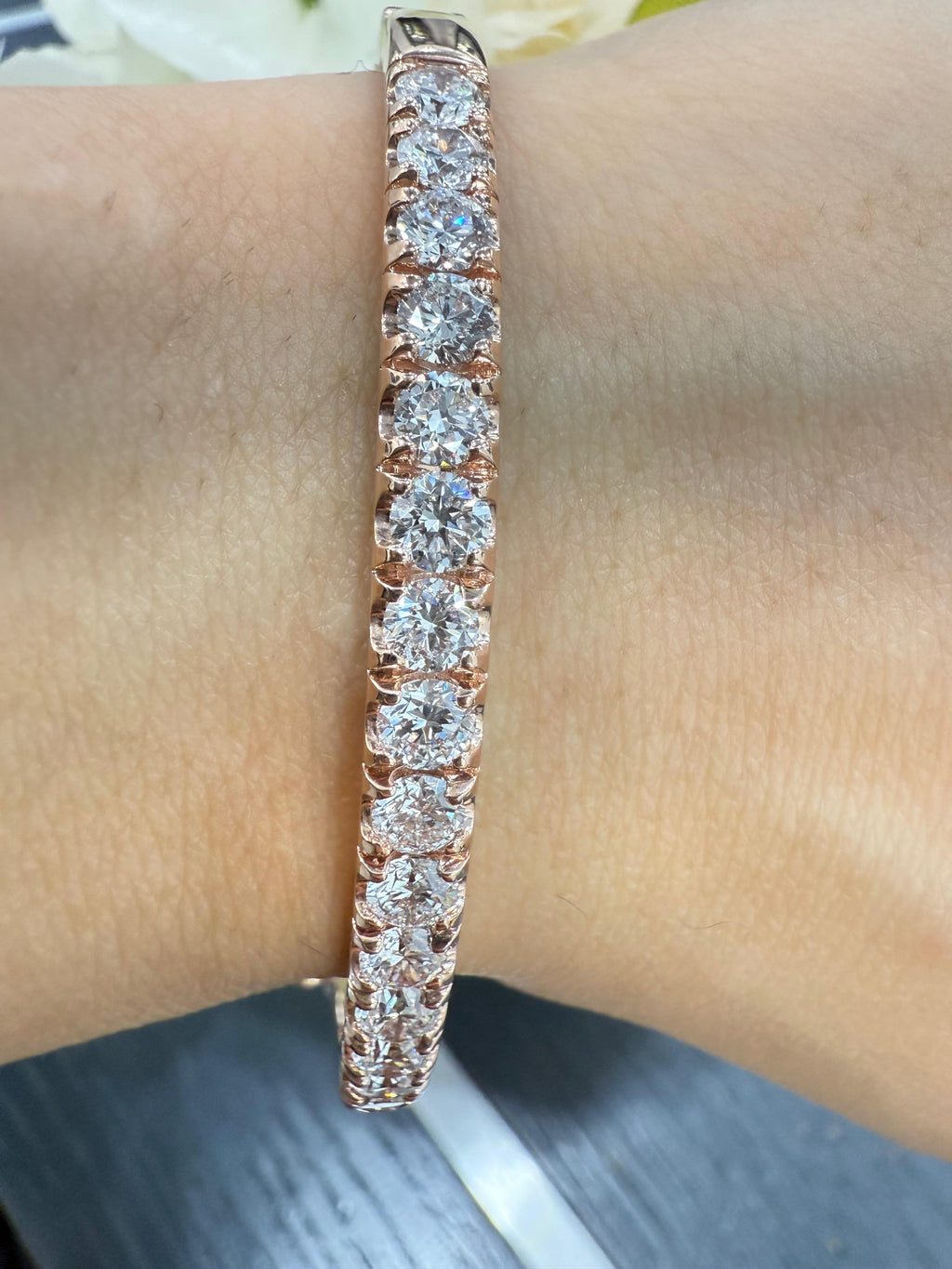 Top Quality D/VS 4.00CT Lab Grown Round Diamond Claw Set Tennis Bangle In Rose Gold