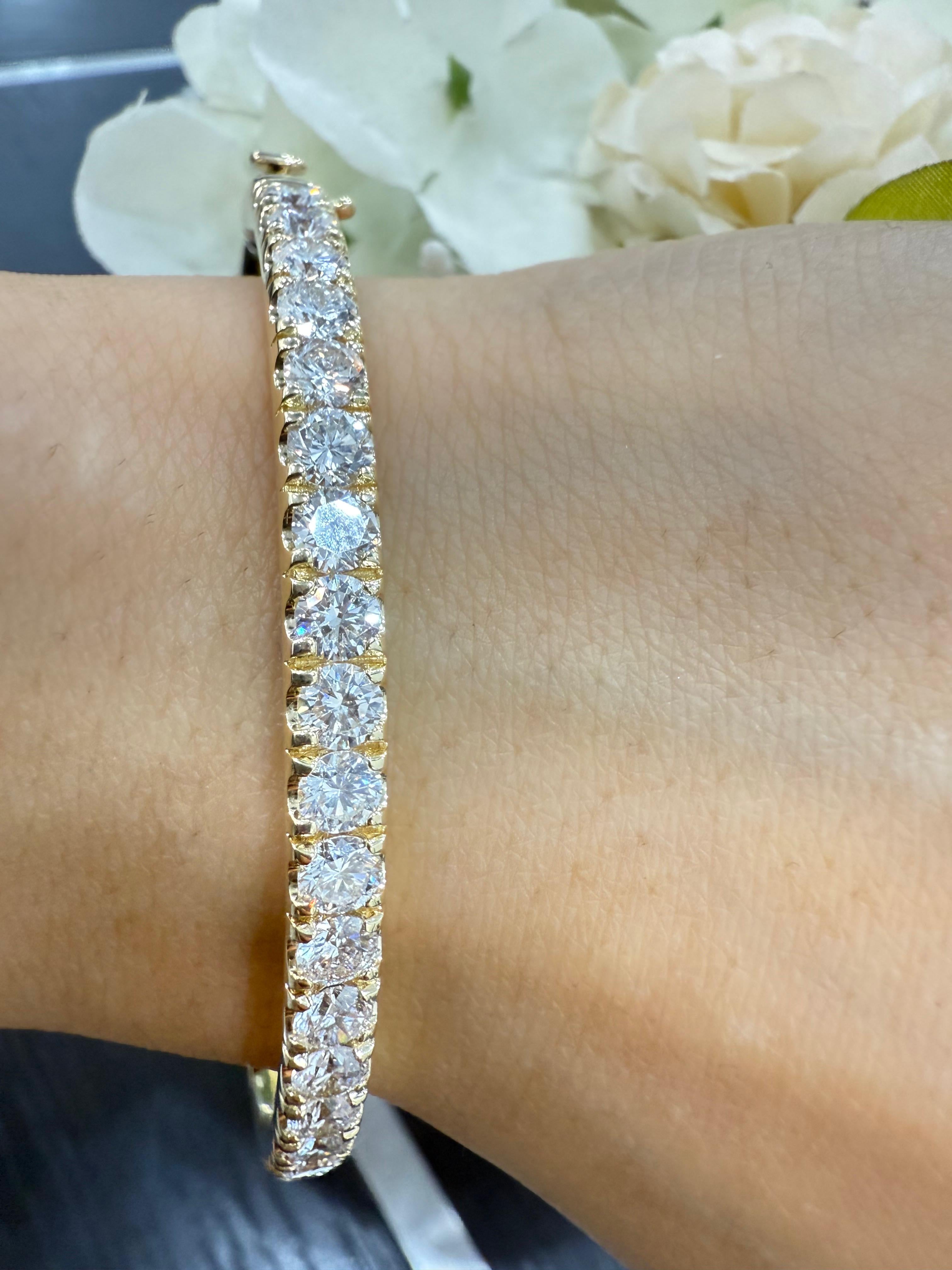 Top Quality D/VS 4.00CT Lab Grown Round Diamond Claw Set Tennis Bangle In Yellow Gold