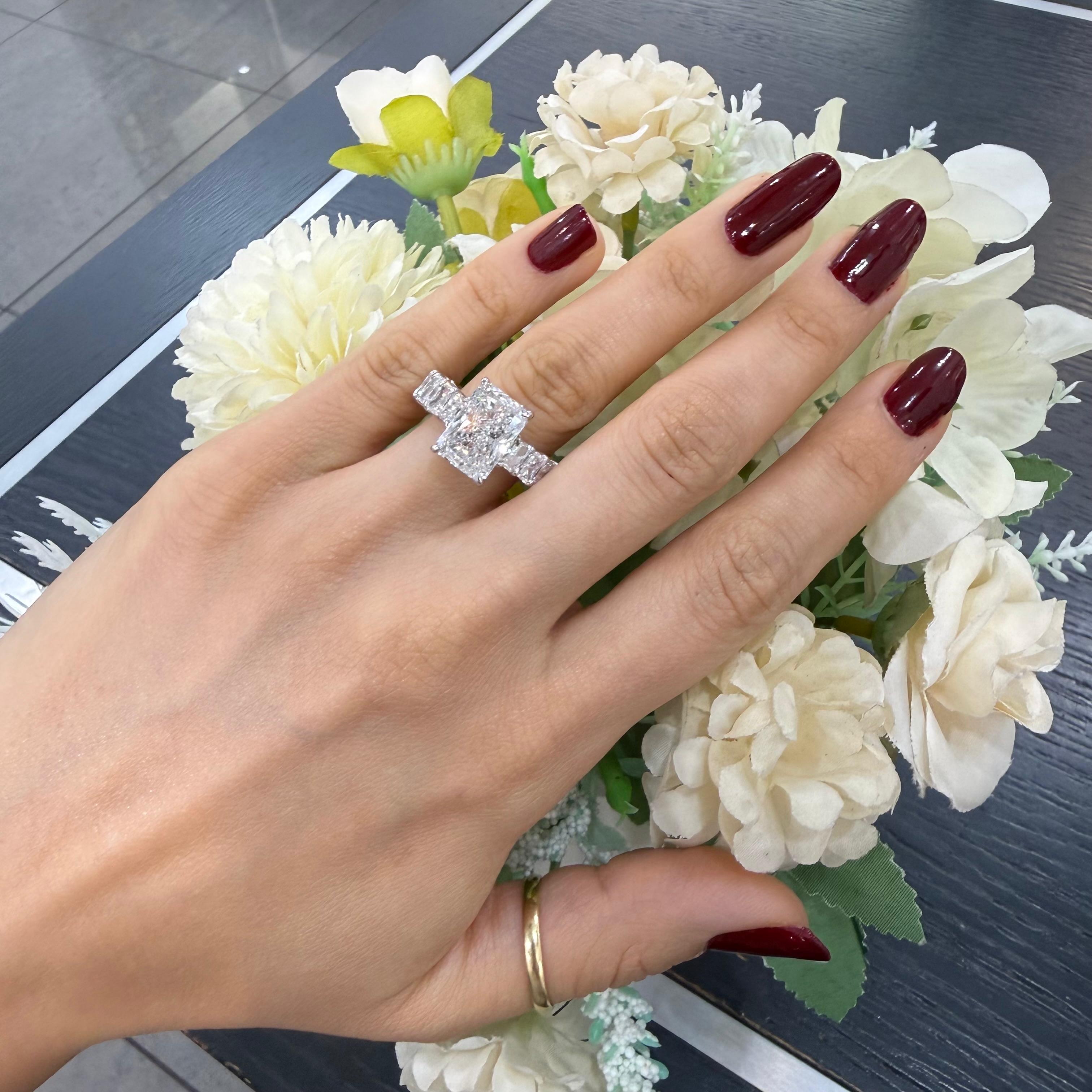 IGI Certified 11.50Ct F/VS1 Radiant Diamond Engagement Ring in White Gold