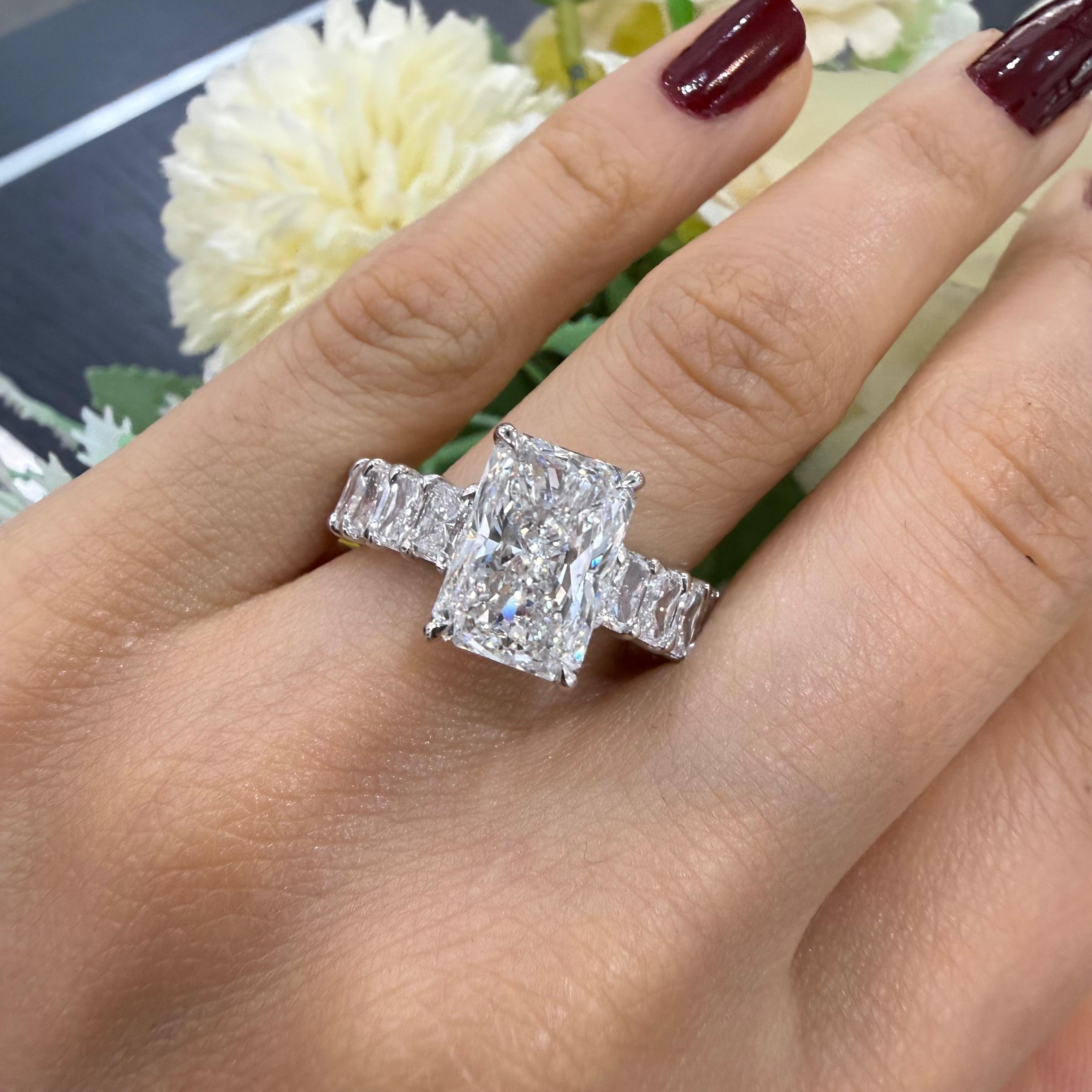 IGI Certified 11.50Ct F/VS1 Radiant Diamond Engagement Ring in White Gold