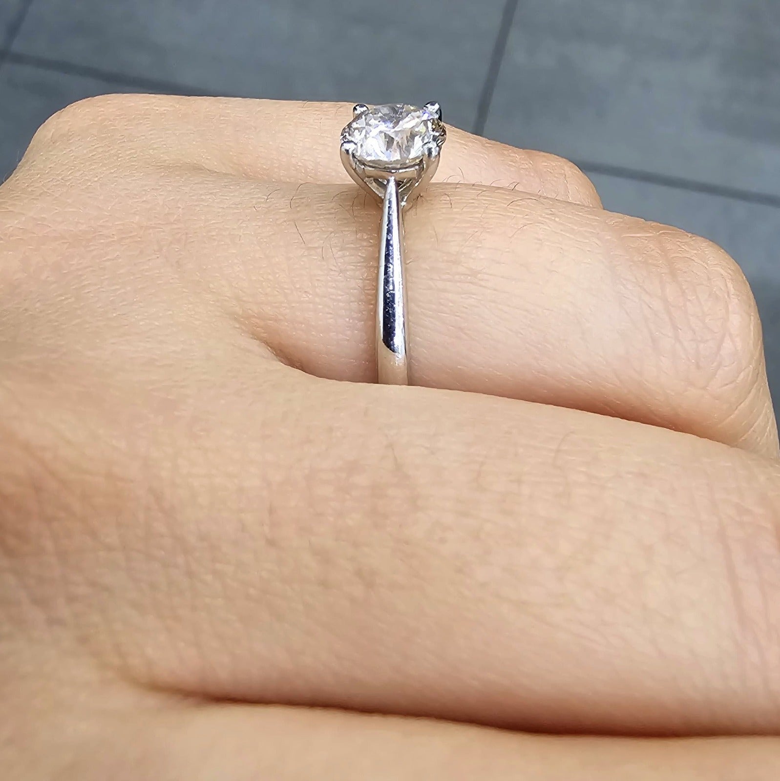 D/VS 1.00Ct Classic Lab Grown Diamond Solitaire Engagement Ring in Platinum