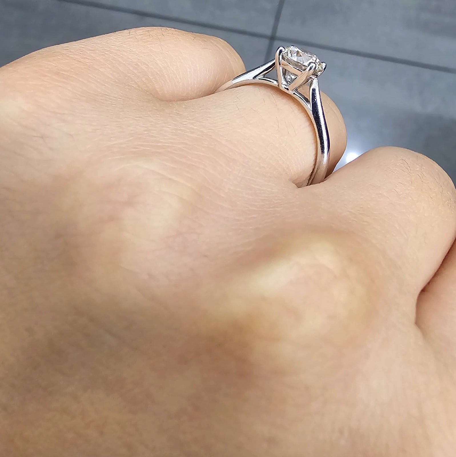 D/VS 1.00Ct Classic Lab Grown Diamond Solitaire Engagement Ring in Platinum
