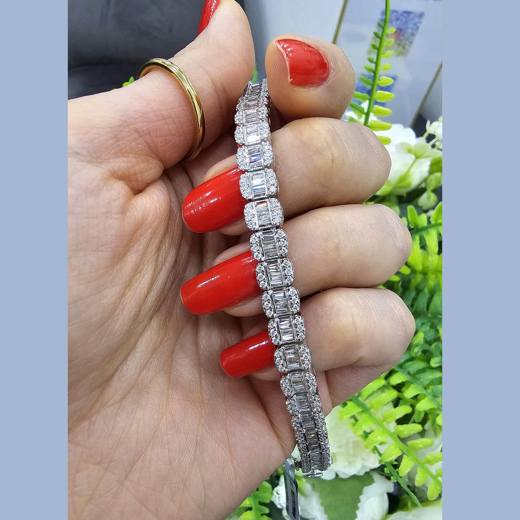 8.00ct Round Diamond Tennis Bracelet - Gold (Angle View 3)