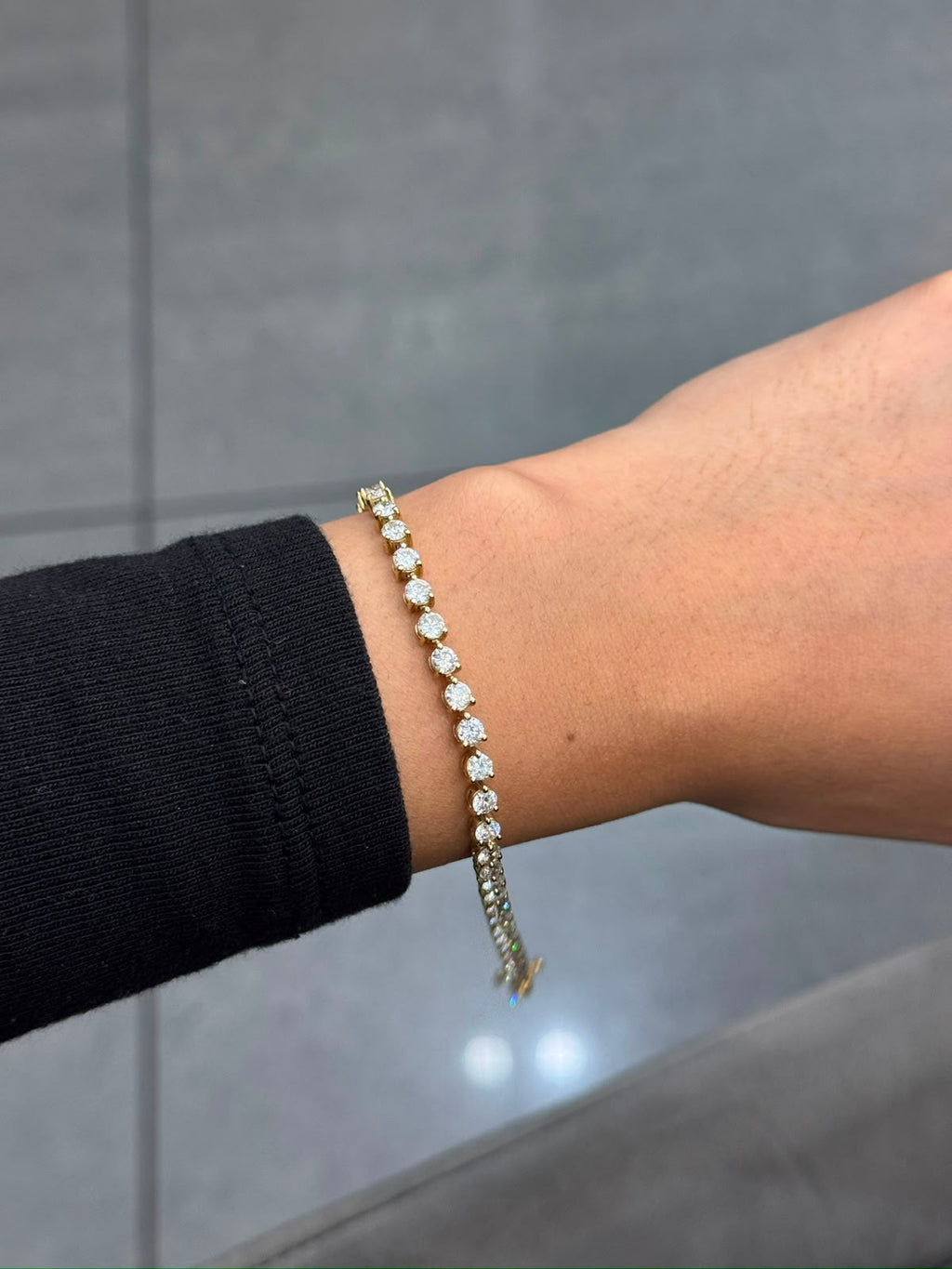 100% Natural 6.00 Carat Round Diamonds 3 Claw Set Tennis Bracelet 9k ' Gold