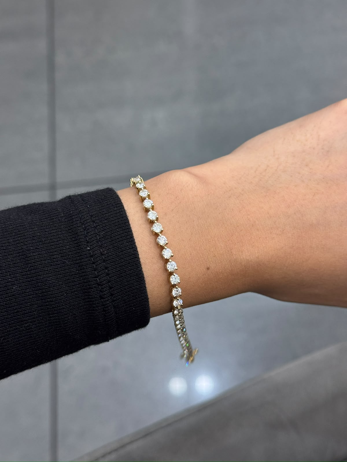 100% Natural 6.00 Carat Round Diamonds 3 Claw Set Tennis Bracelet 9k ' Gold