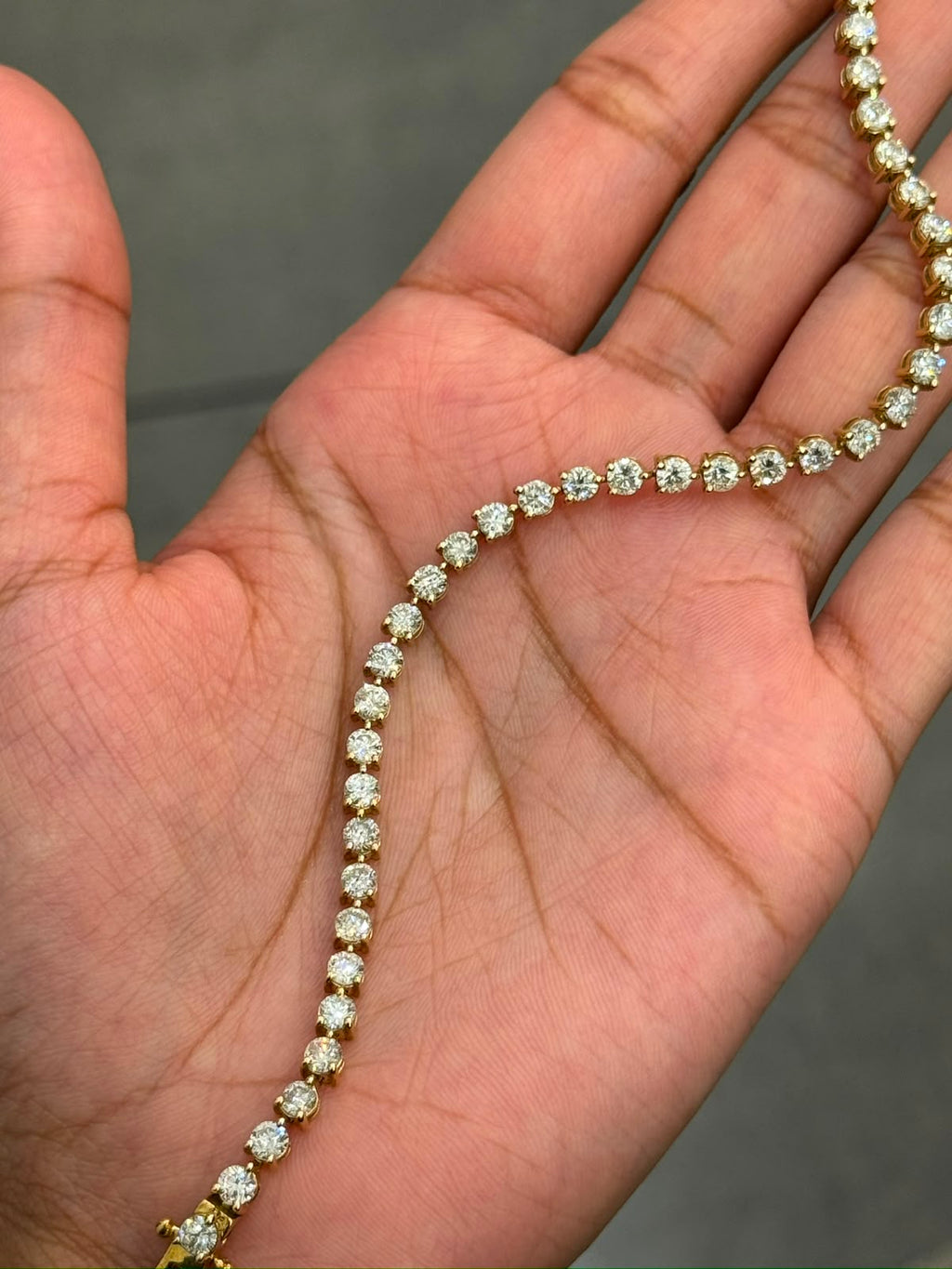 100% Natural 6.00 Carat Round Diamonds 3 Claw Set Tennis Bracelet 9k ' Gold