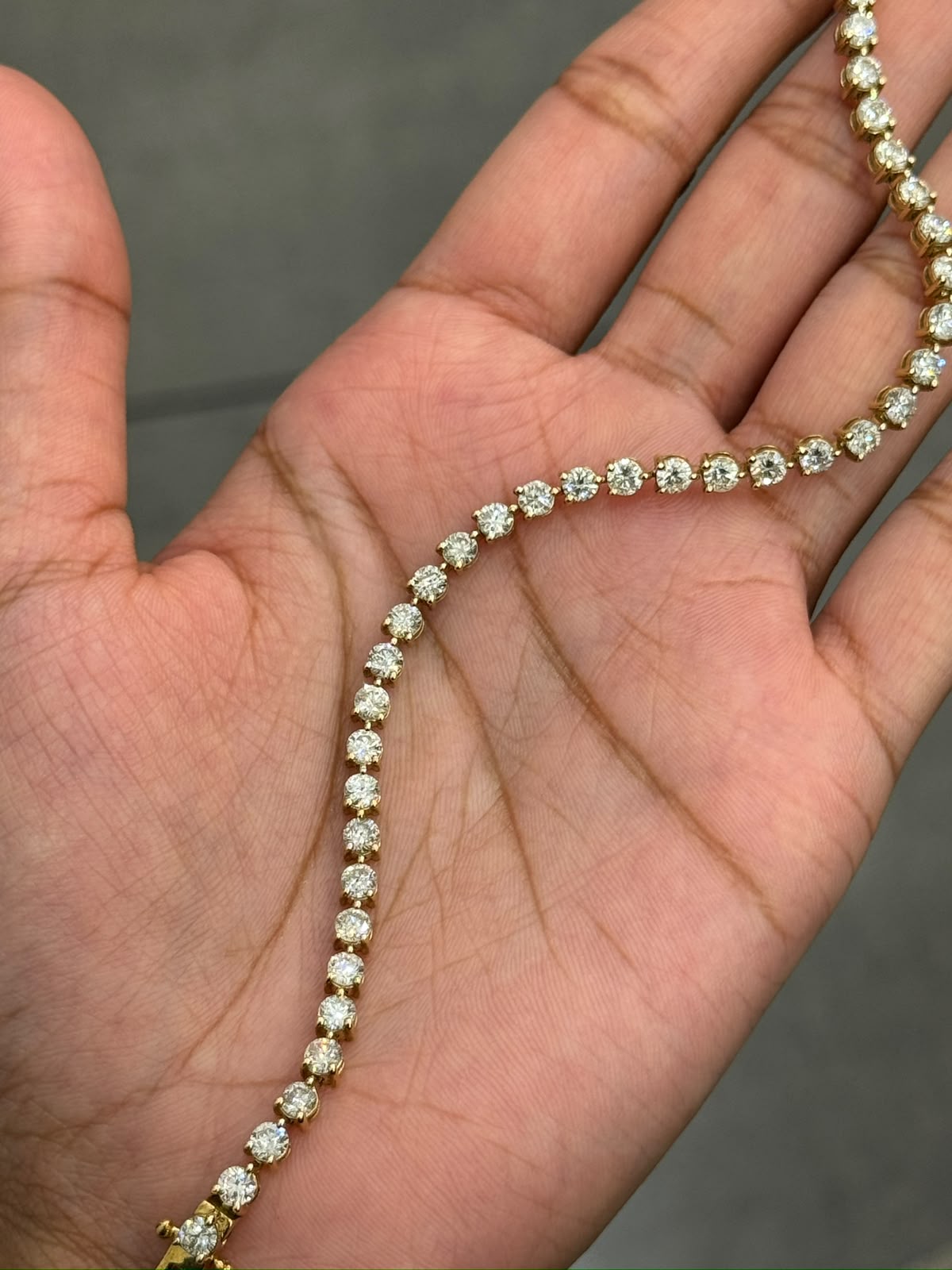 100% Natural 6.00 Carat Round Diamonds 3 Claw Set Tennis Bracelet 9k ' Gold