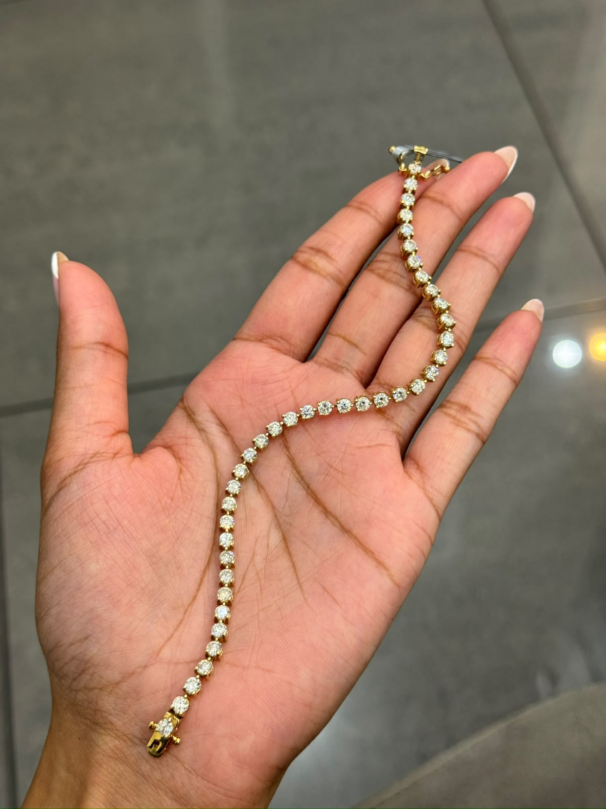 100% Natural 6.00 Carat Round Diamonds 3 Claw Set Tennis Bracelet 9k ' Gold