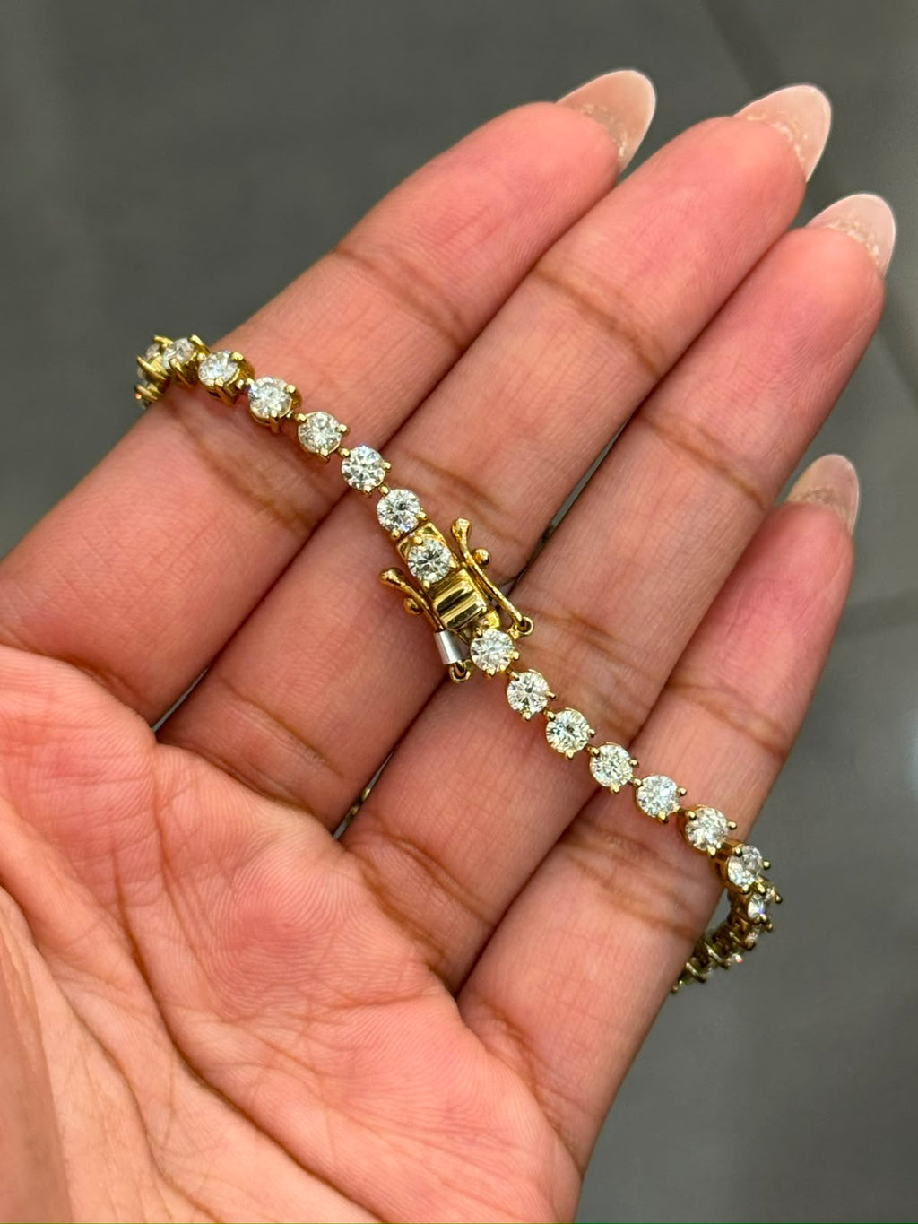 100% Natural 6.00 Carat Round Diamonds 3 Claw Set Tennis Bracelet 9k ' Gold