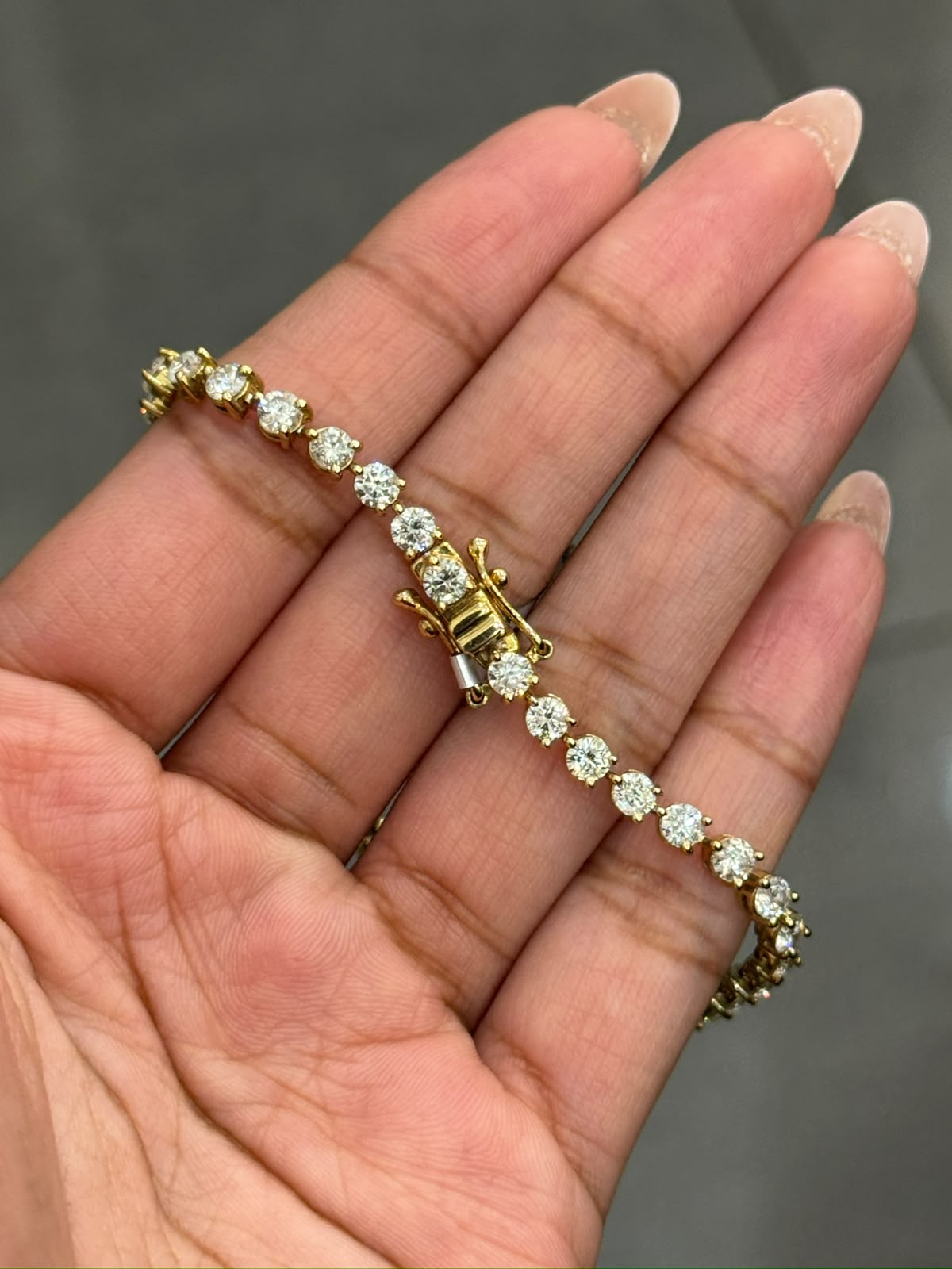 100% Natural 6.00 Carat Round Diamonds 3 Claw Set Tennis Bracelet 9k ' Gold