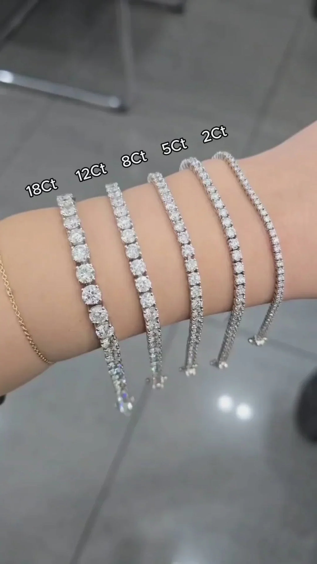 3.00ct Round Diamond Tennis Bracelet - 18k Gold (Angle View 3)