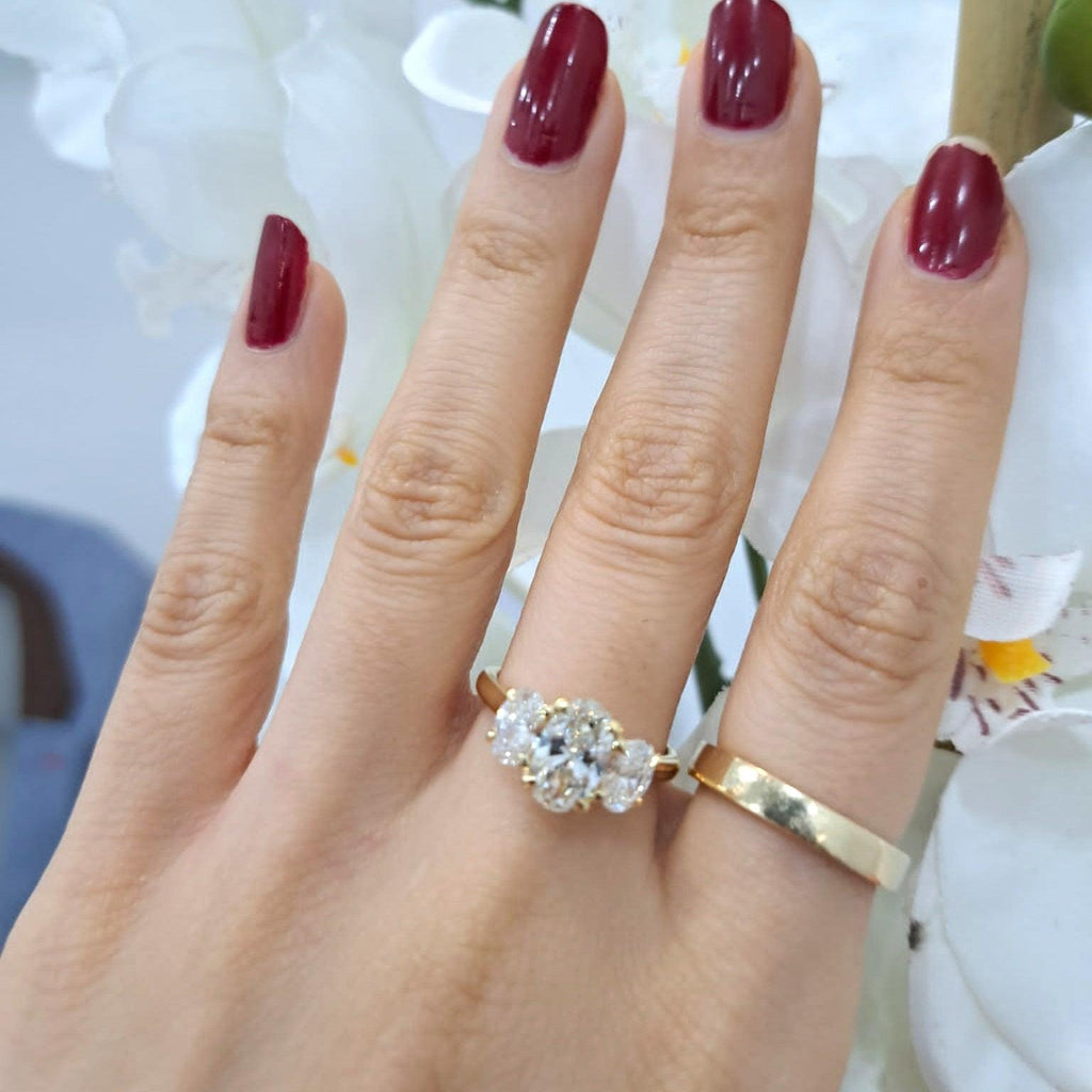 Best Offer..! F/VS 1.94 Ct Oval Diamond Trilogy Engagement Ring In 18k Gold