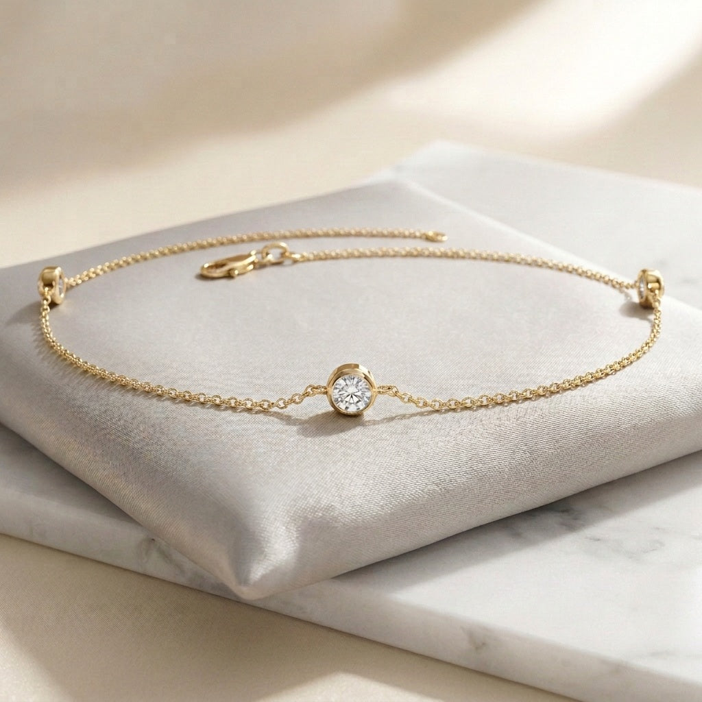 3 Round Diamond Charm Bracelet Crafted in 18k Gold - F/VS