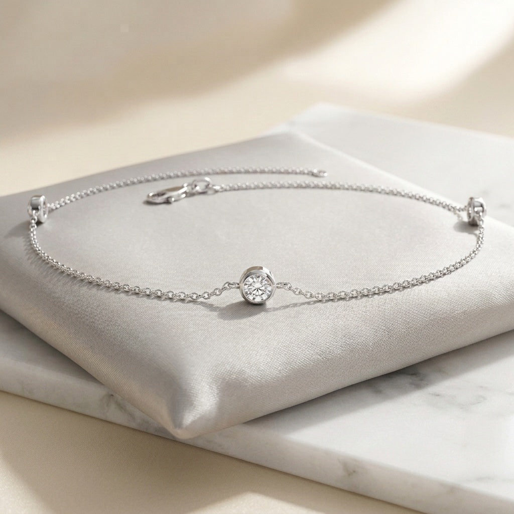 3 Round Diamond Charm Bracelet Crafted in 18k Gold - F/VS