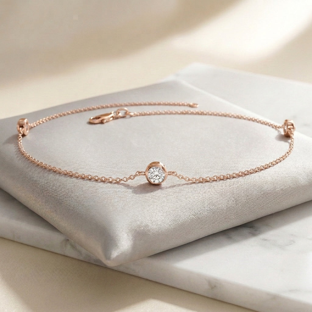 3 Round Diamond Charm Bracelet Crafted in 18k Gold - F/VS