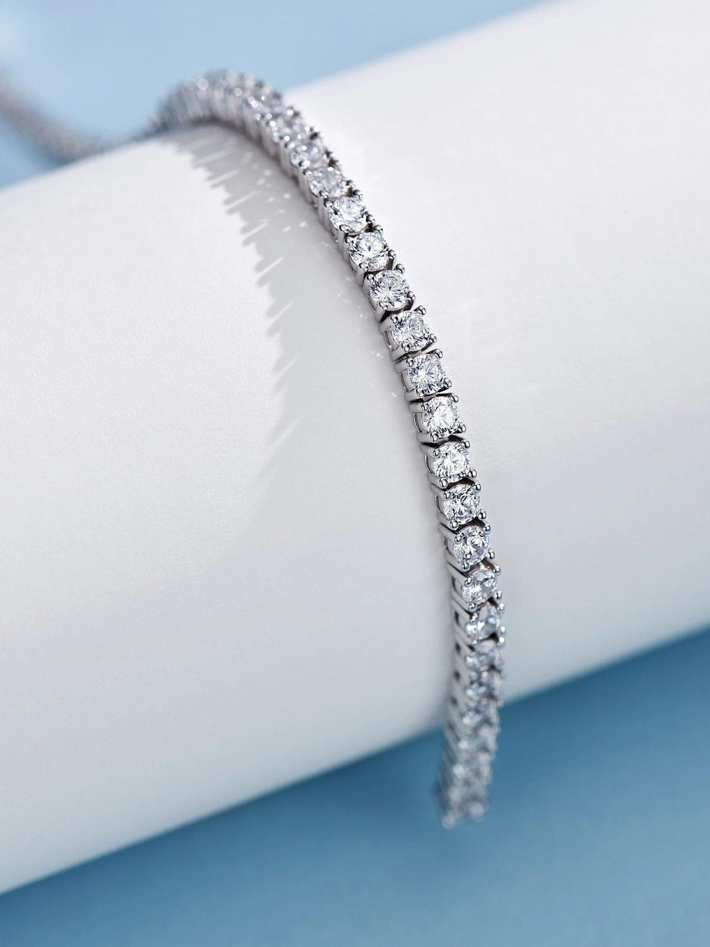 D/VVS 6.00 ct Lab Diamond Claw Set Tennis Bracelet in 9k Gold 7in
