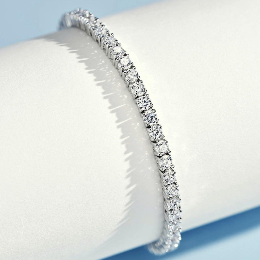 D/VVS 6.00 ct Lab Diamond Claw Set Tennis Bracelet in 9k Gold 7in