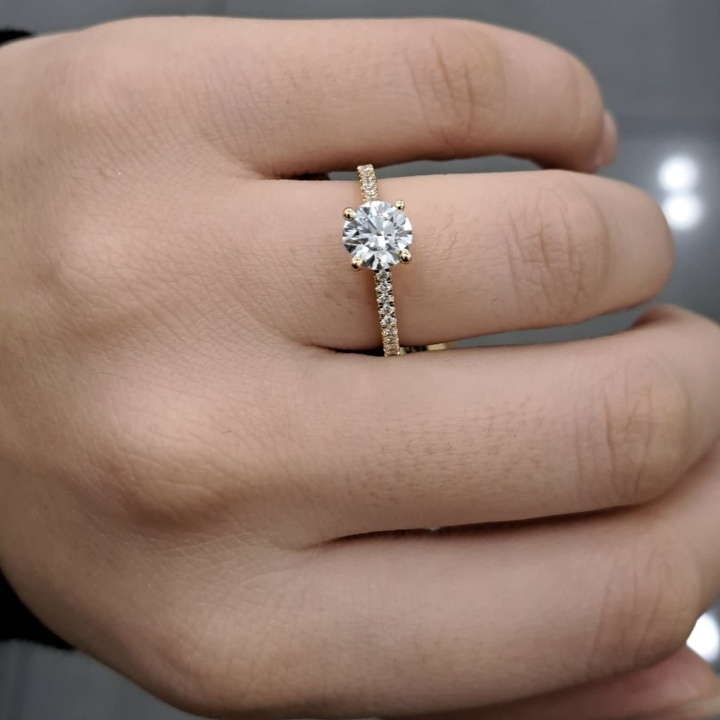 GIA Certified 1.25ct G/VS Natural Round with Side Diamond Engagement Ring In 18k Gold