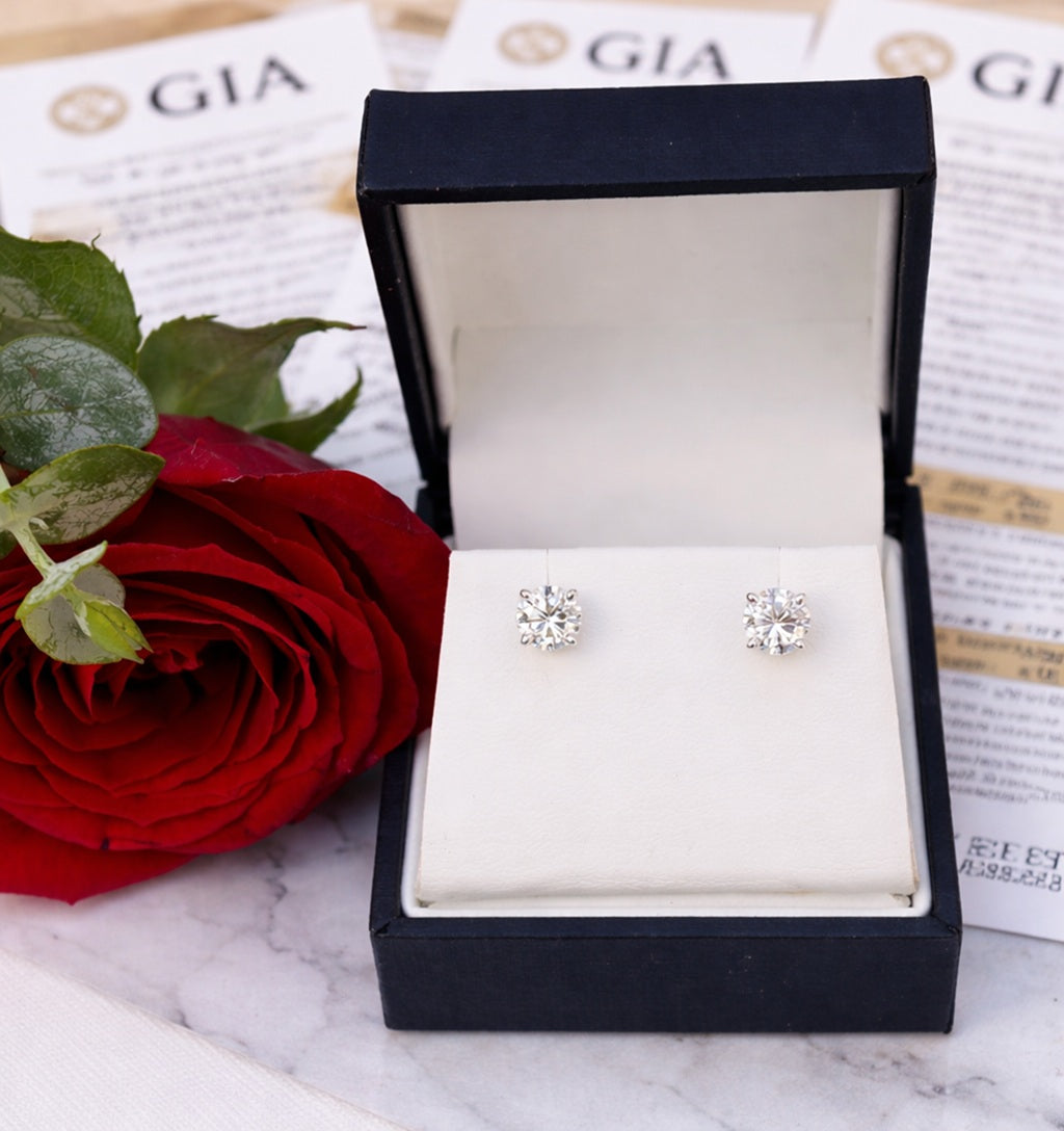 GIA Certified D/VS 0.80ct Natural Round Diamond Stud Earrings in Platinum