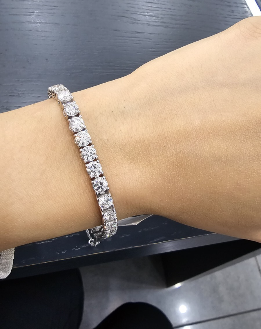 GIA Certified 11.89CT Natural Round Diamond Luxury Tennis Bracelet In Platinum D-F-VVS