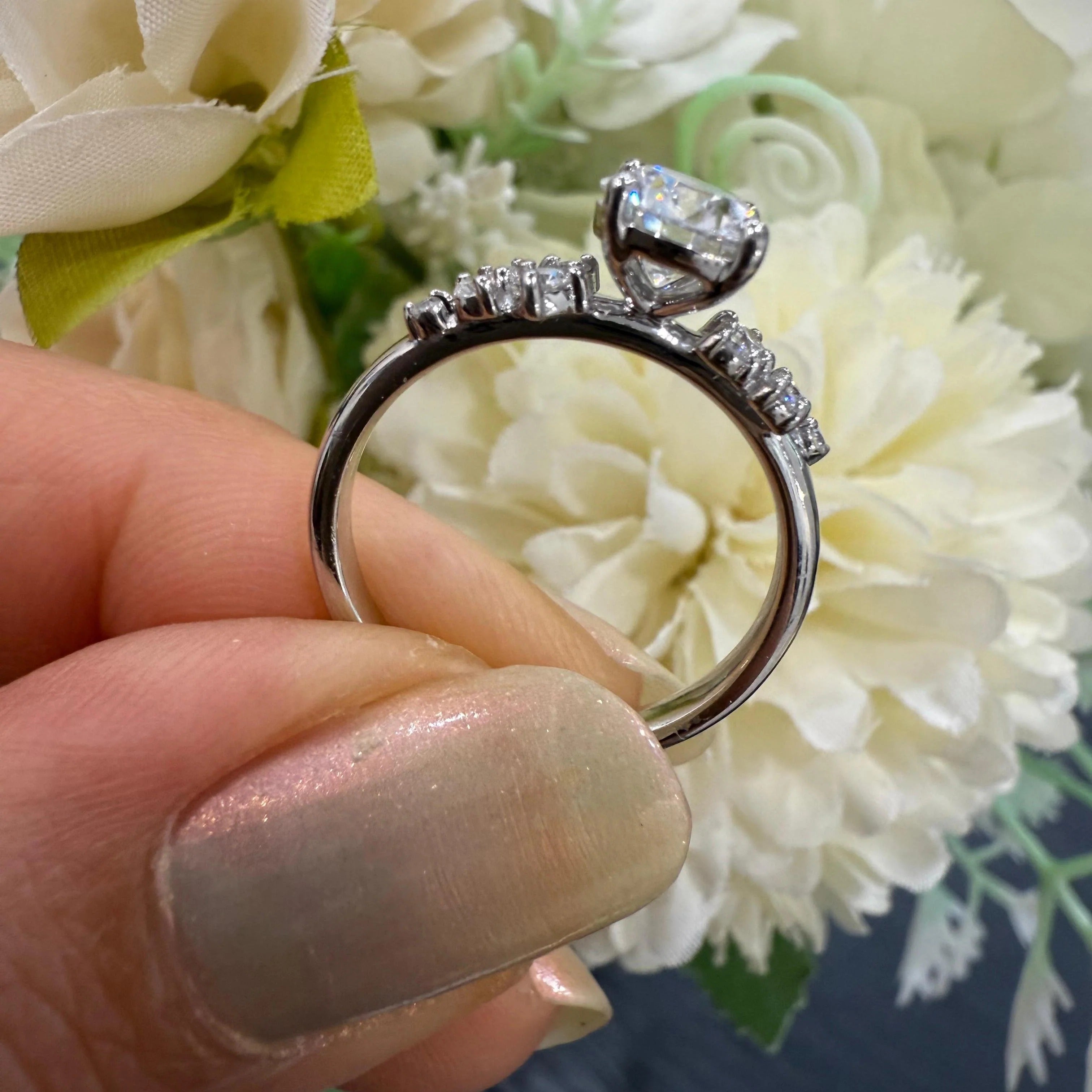 GIA Certified 1.20ct G/VS Natural Round with Side Diamond Engagement Ring In 18k Gold