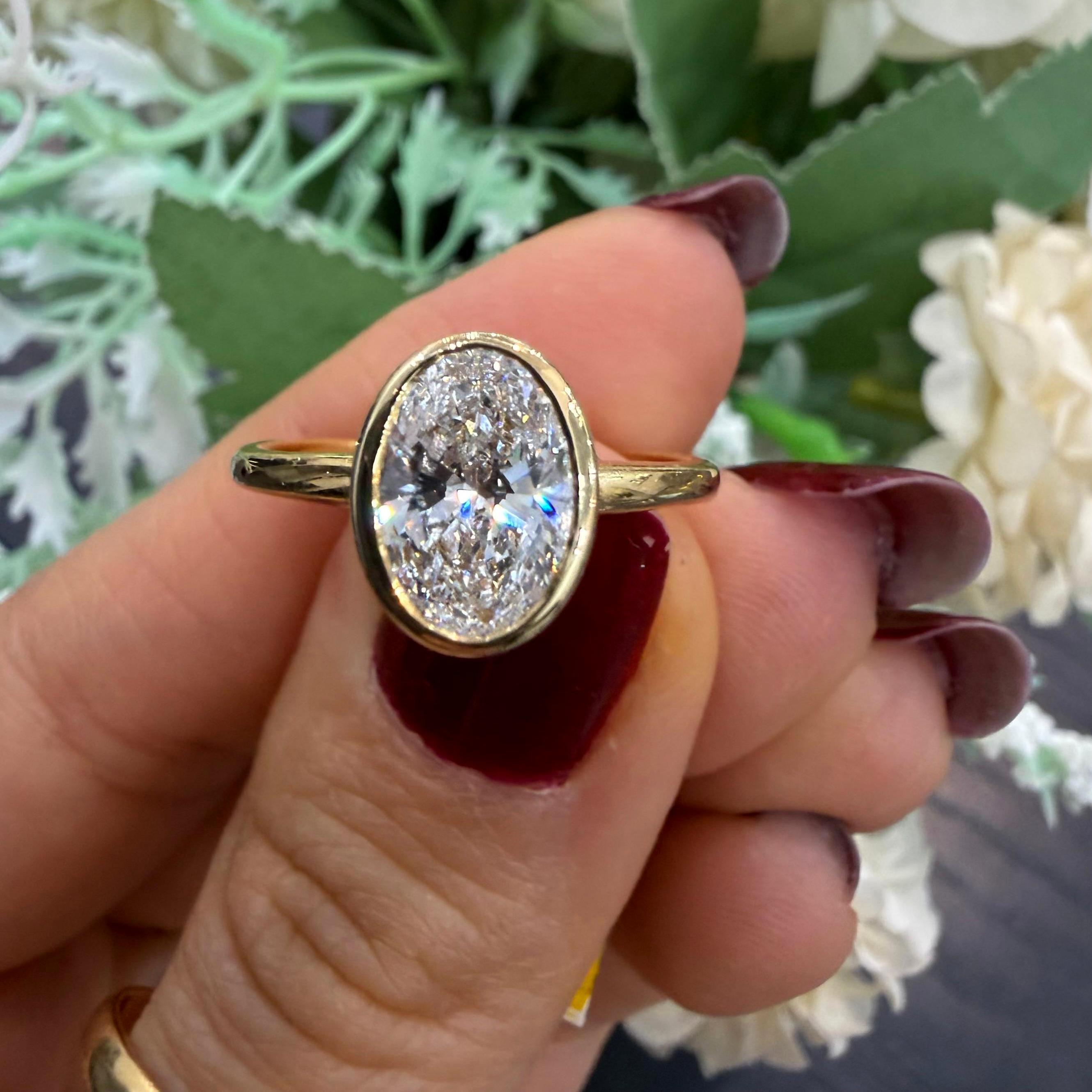 IGI 1.40ct E/VS Oval Lab Diamond Bezel Set Solitaire Ring In 18k Yellow Gold